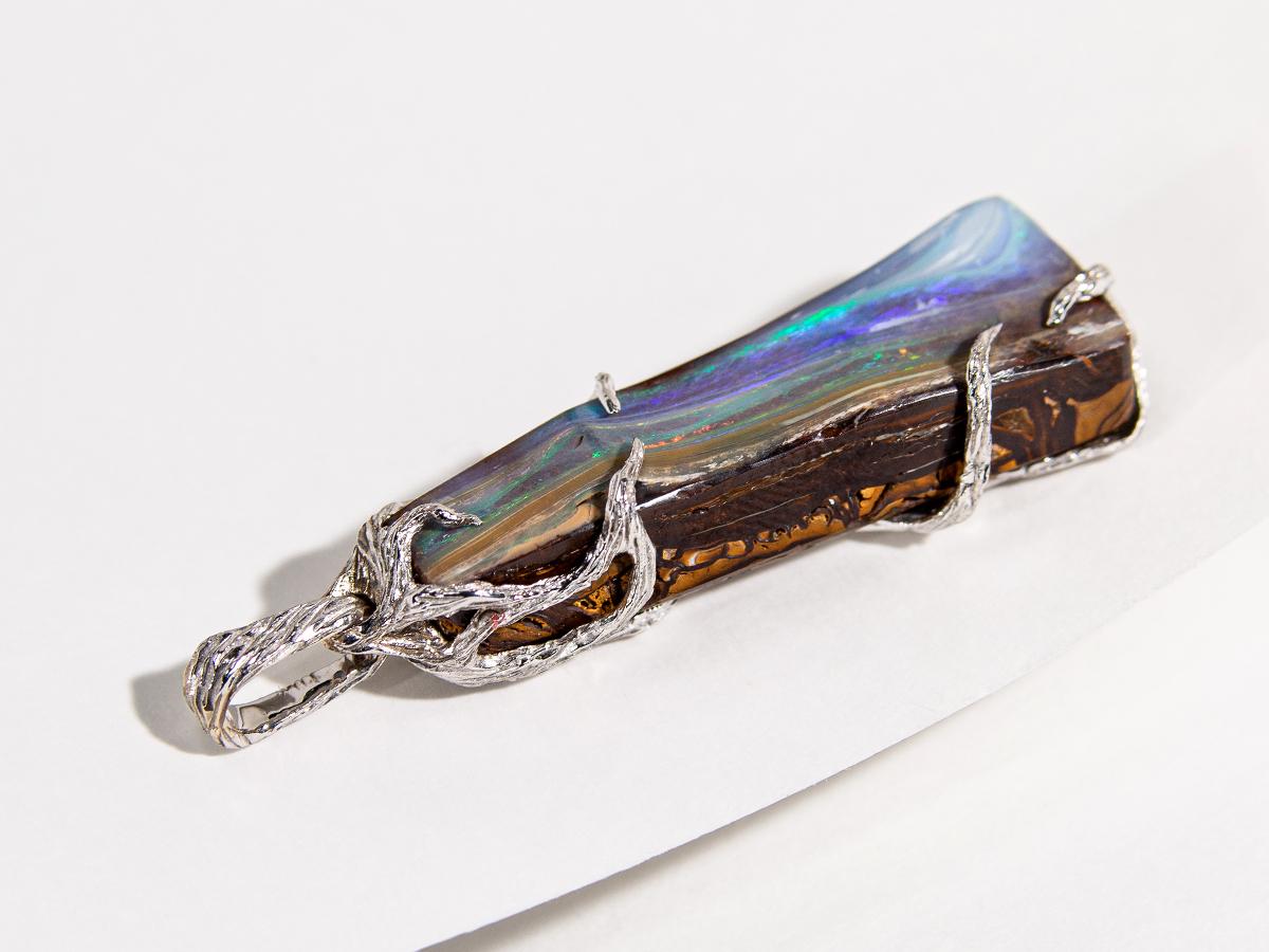 Boulder Opal White Gold Pendant Natural Australian Gem Polychrome Moon River In New Condition For Sale In Berlin, DE