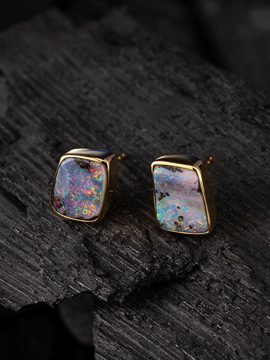 Opal Gold Earrings Polychrome Cosmic Purple Australian opal In New Condition For Sale In Berlin, DE