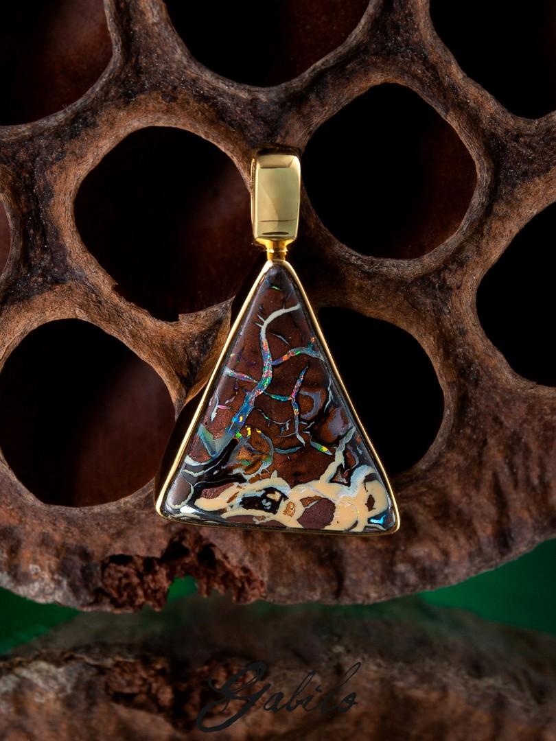 Ciondolo in oro Boulder Opale Noce Marrone Triangolo pepita In condizioni Nuovo in vendita a Berlin, DE
