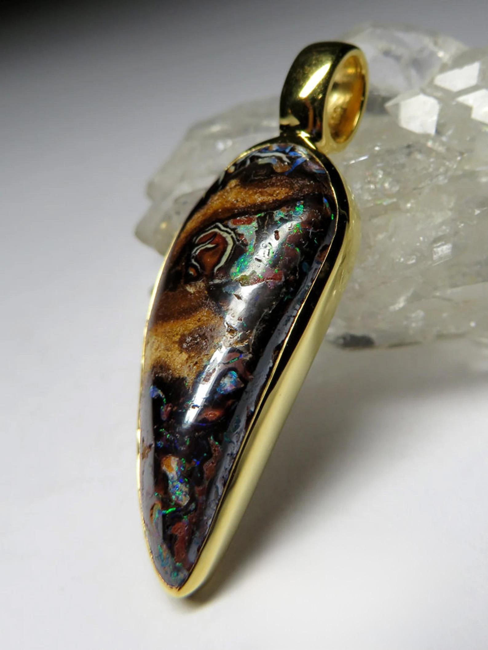 Taille ovale Boulder Opal Yellow Gold Plated Silver Pendentif Natural Multicolor Pattern Stone (Opale de Boulder) en vente