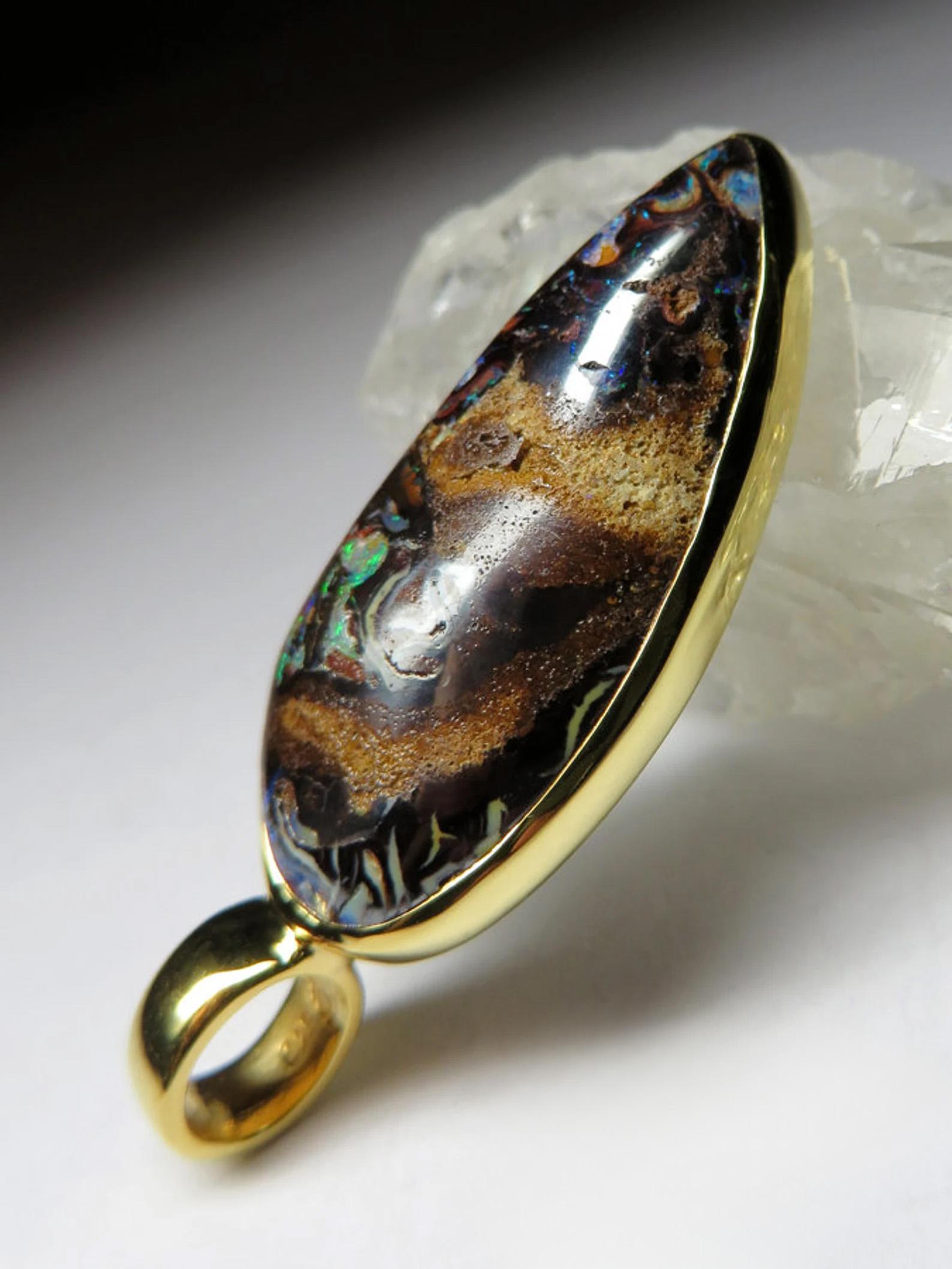 Boulder Opal Yellow Gold Plated Silver Pendentif Natural Multicolor Pattern Stone (Opale de Boulder) Neuf - En vente à Berlin, DE