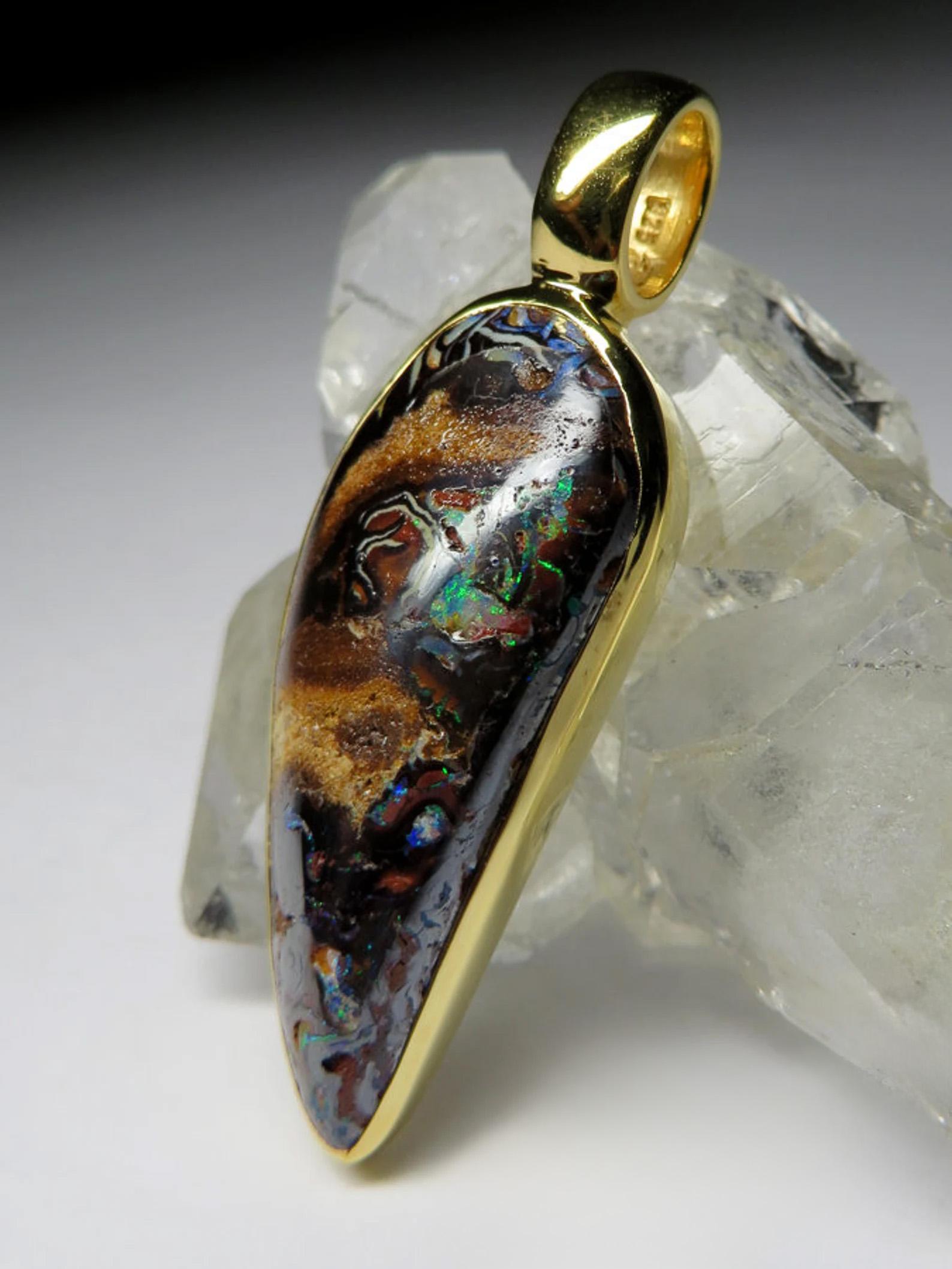 Boulder Opal Yellow Gold Plated Silver Pendentif Natural Multicolor Pattern Stone (Opale de Boulder) en vente 1
