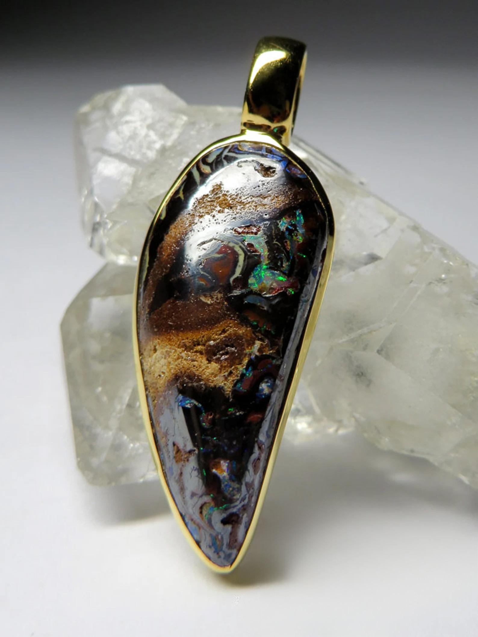 Boulder Opal Yellow Gold Plated Silver Pendentif Natural Multicolor Pattern Stone (Opale de Boulder) en vente 3