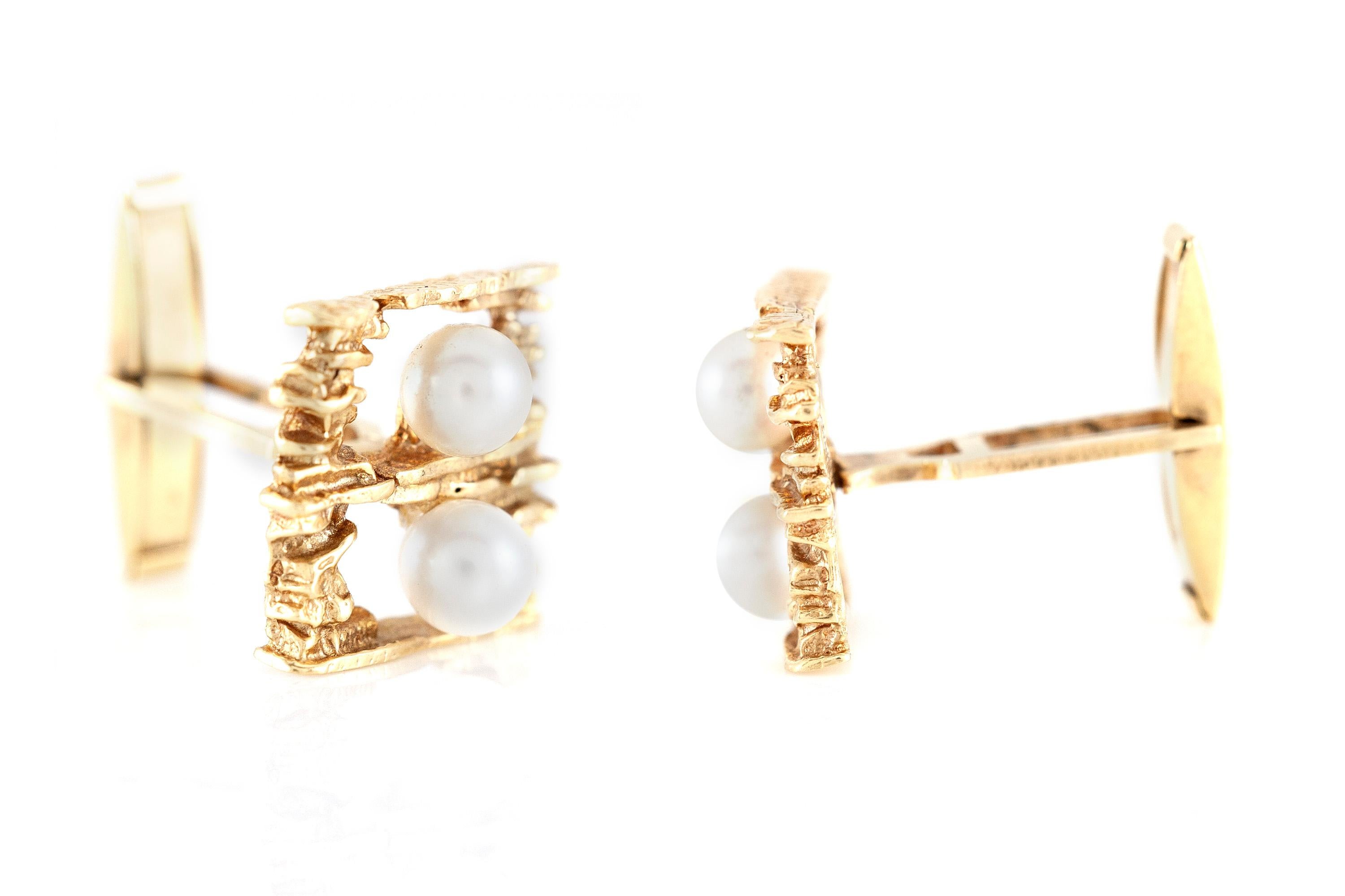 Boulder Wall Gold Cufflinks with Pearls In Excellent Condition In New York, NY