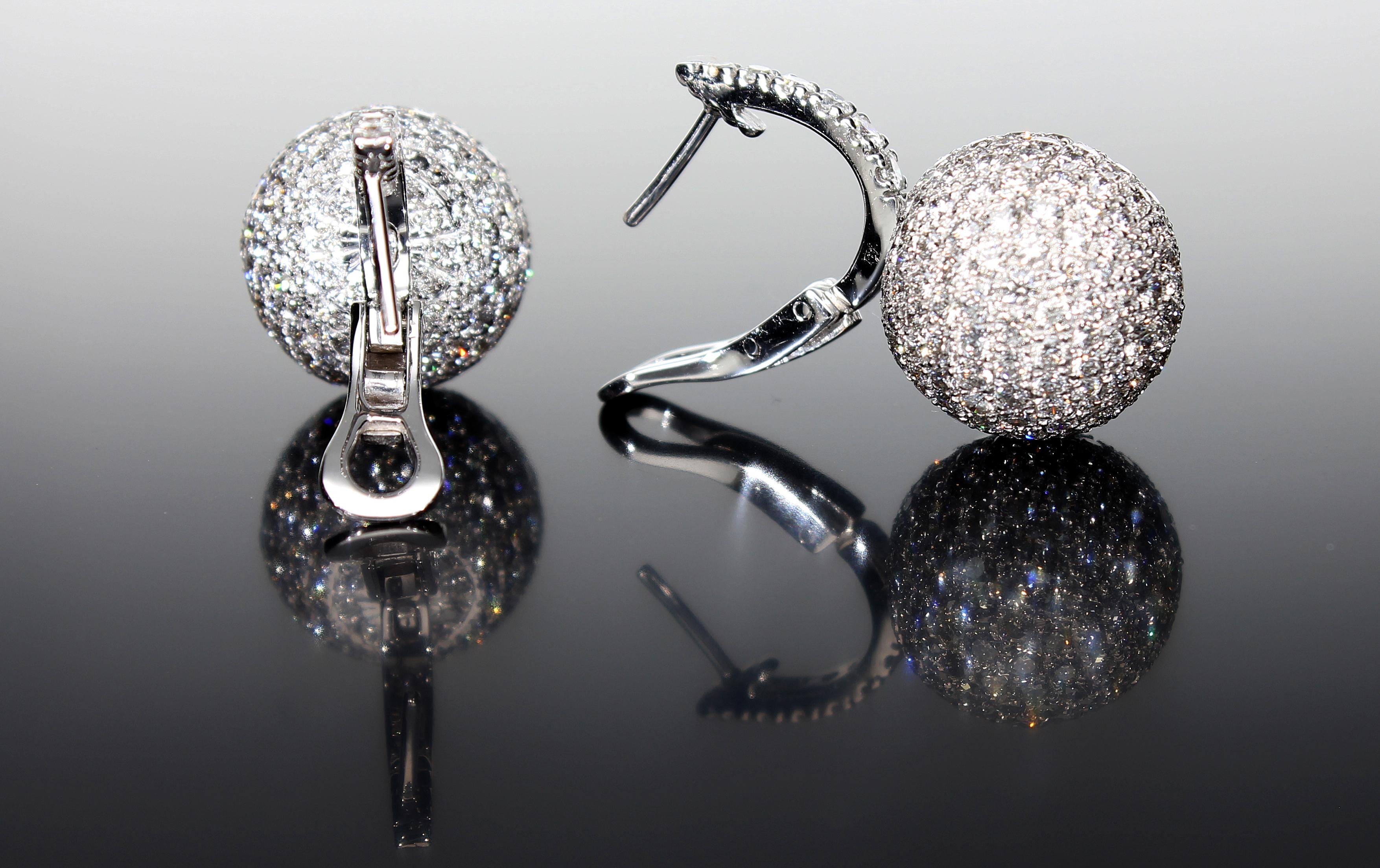 Taille brillant Diamants ct 13.00 Boucles d'oreilles boule contemporaine, en or 18 Kt. Fait à la main en Italie. en vente
