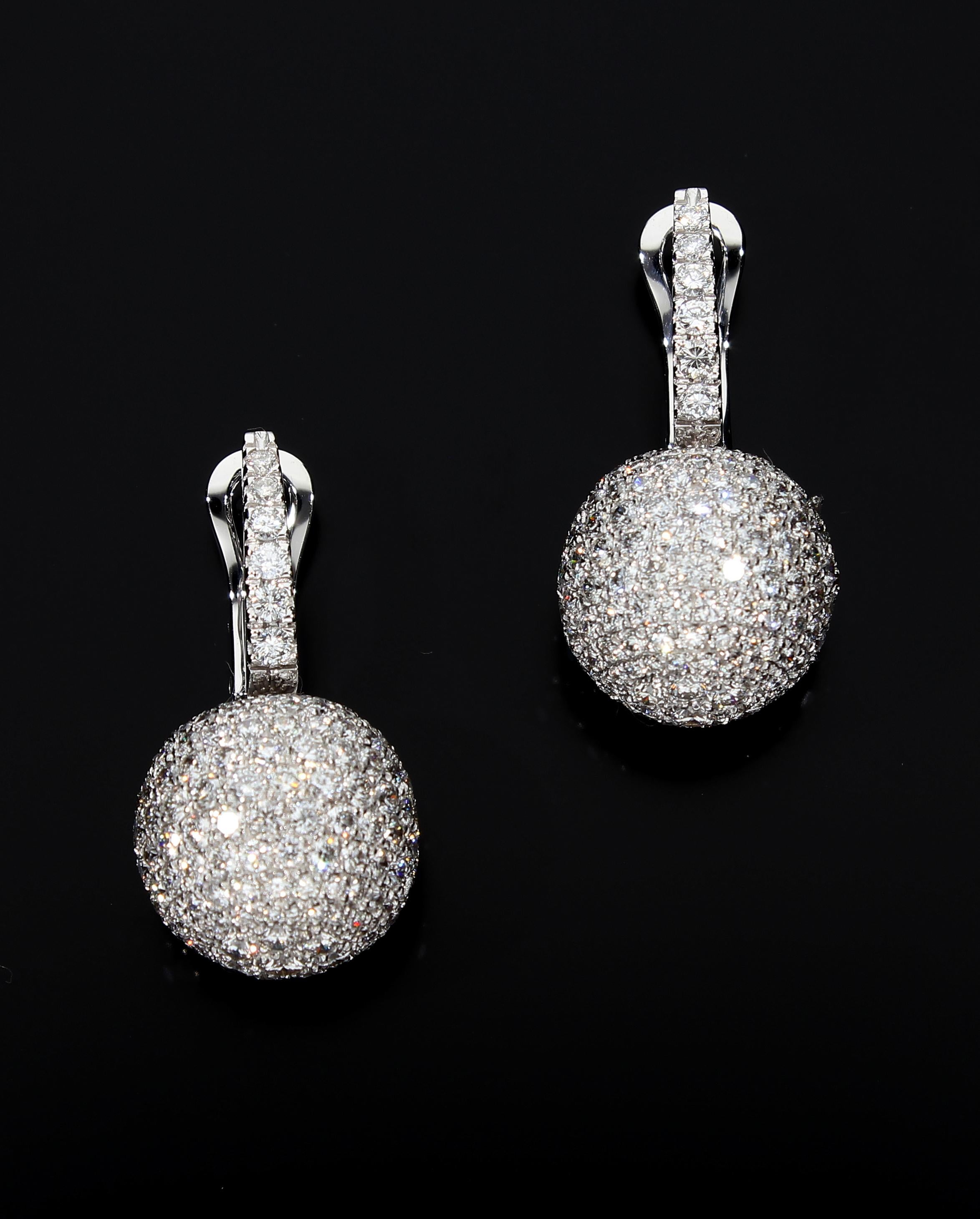 Diamants ct 13.00 Boucles d'oreilles boule contemporaine, en or 18 Kt. Fait à la main en Italie. Pour femmes en vente