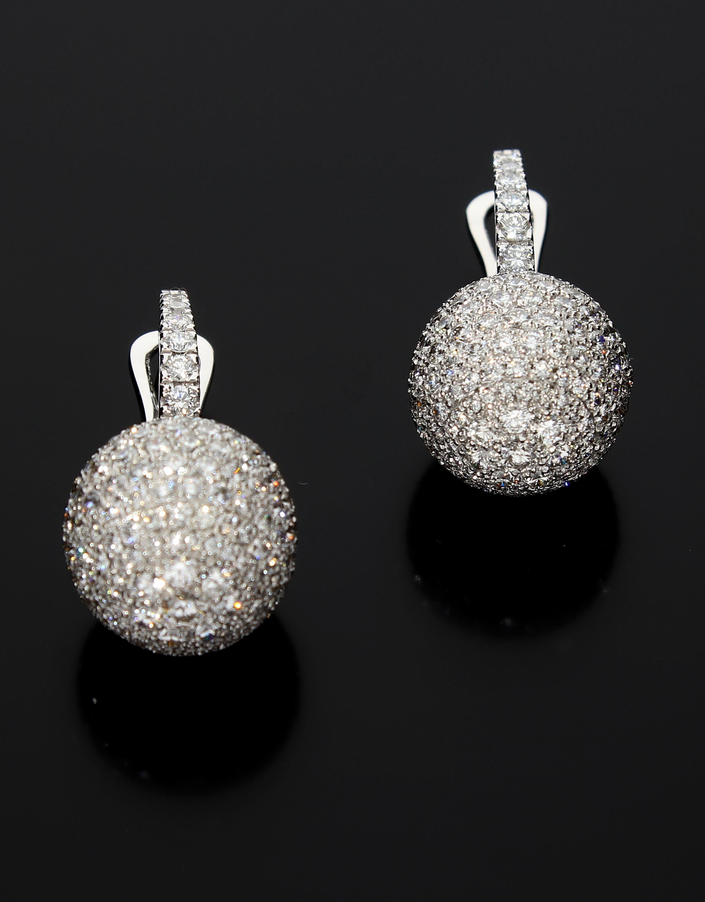 Diamonds ct 13.00 Contemporary ball earrings, in 18 Kt gold. Handcraft in Italy. For Sale 2