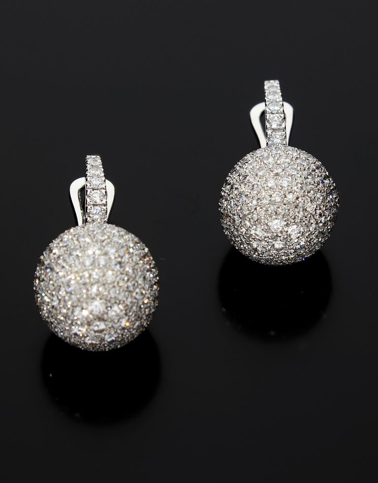Boule Earrings with Pavè of 13.00 Carats of Diamonds in 18 Kt White Gold For Sale 1