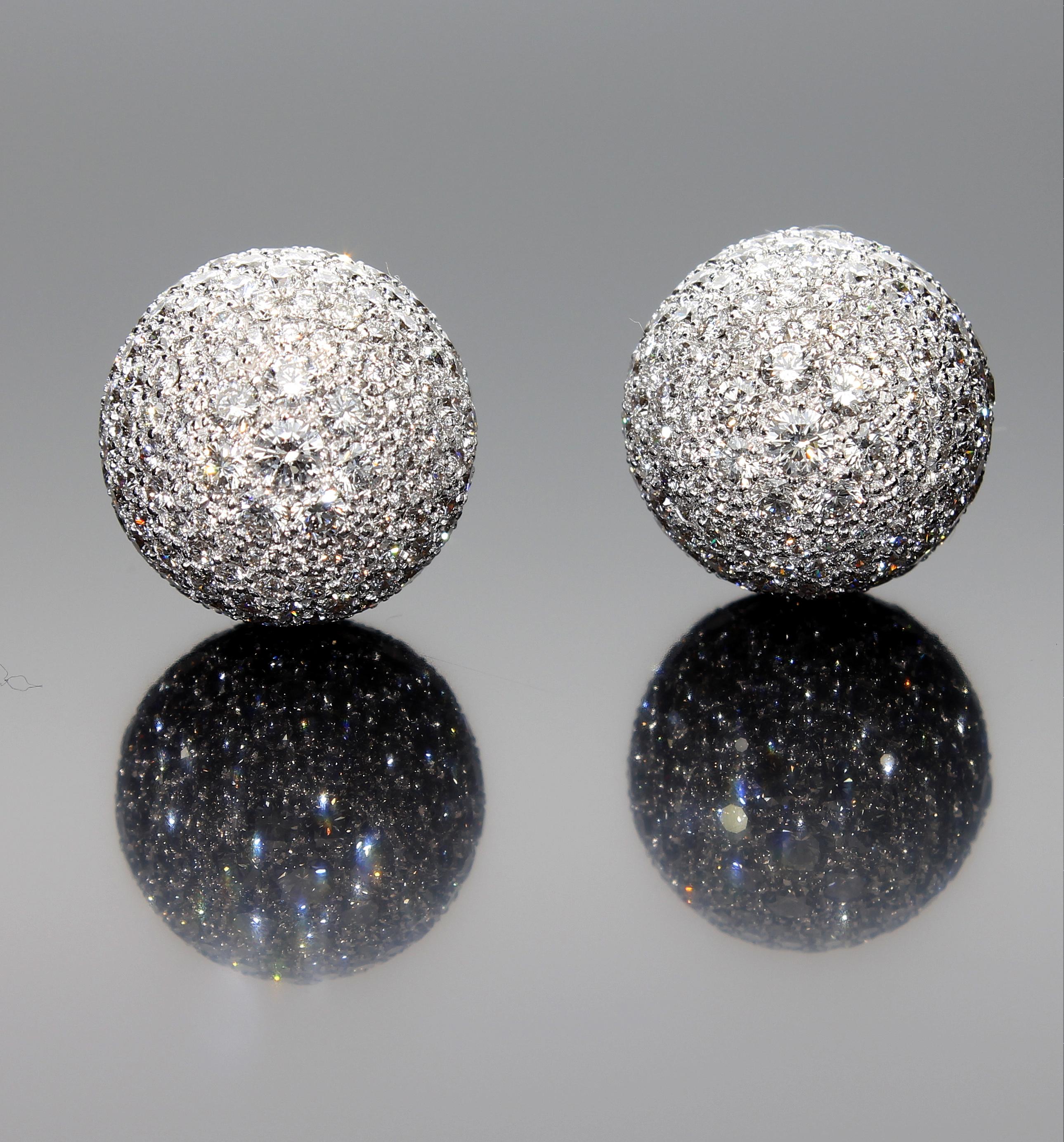 Diamonds ct 13.00 Contemporary ball earrings, in 18 Kt gold. Handcraft in Italy. For Sale 4