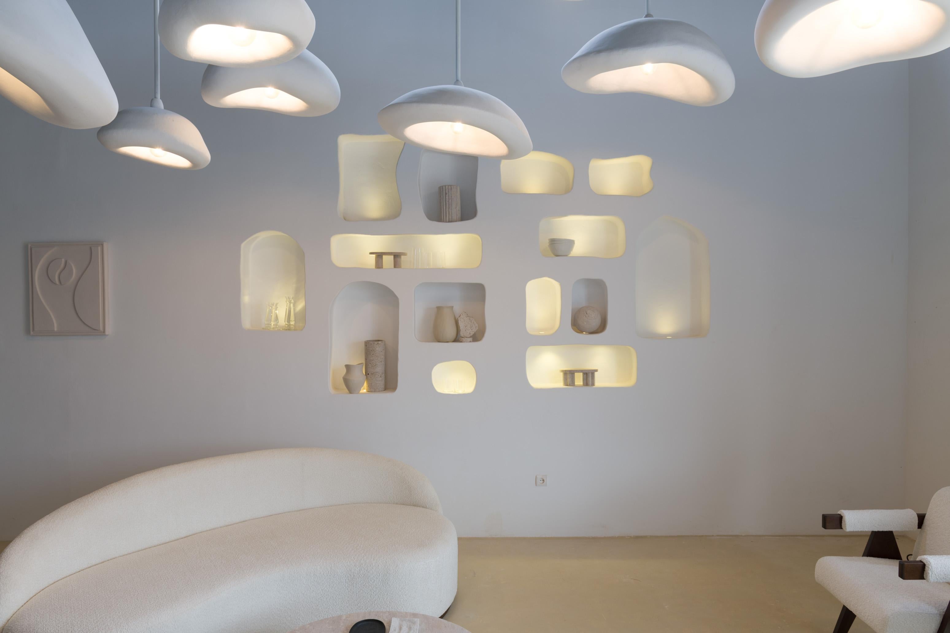 XXI secolo e contemporaneo Boule En Travertin 20 Oggetto decorativo e centrotavola rotondo di Beije Avenue in vendita