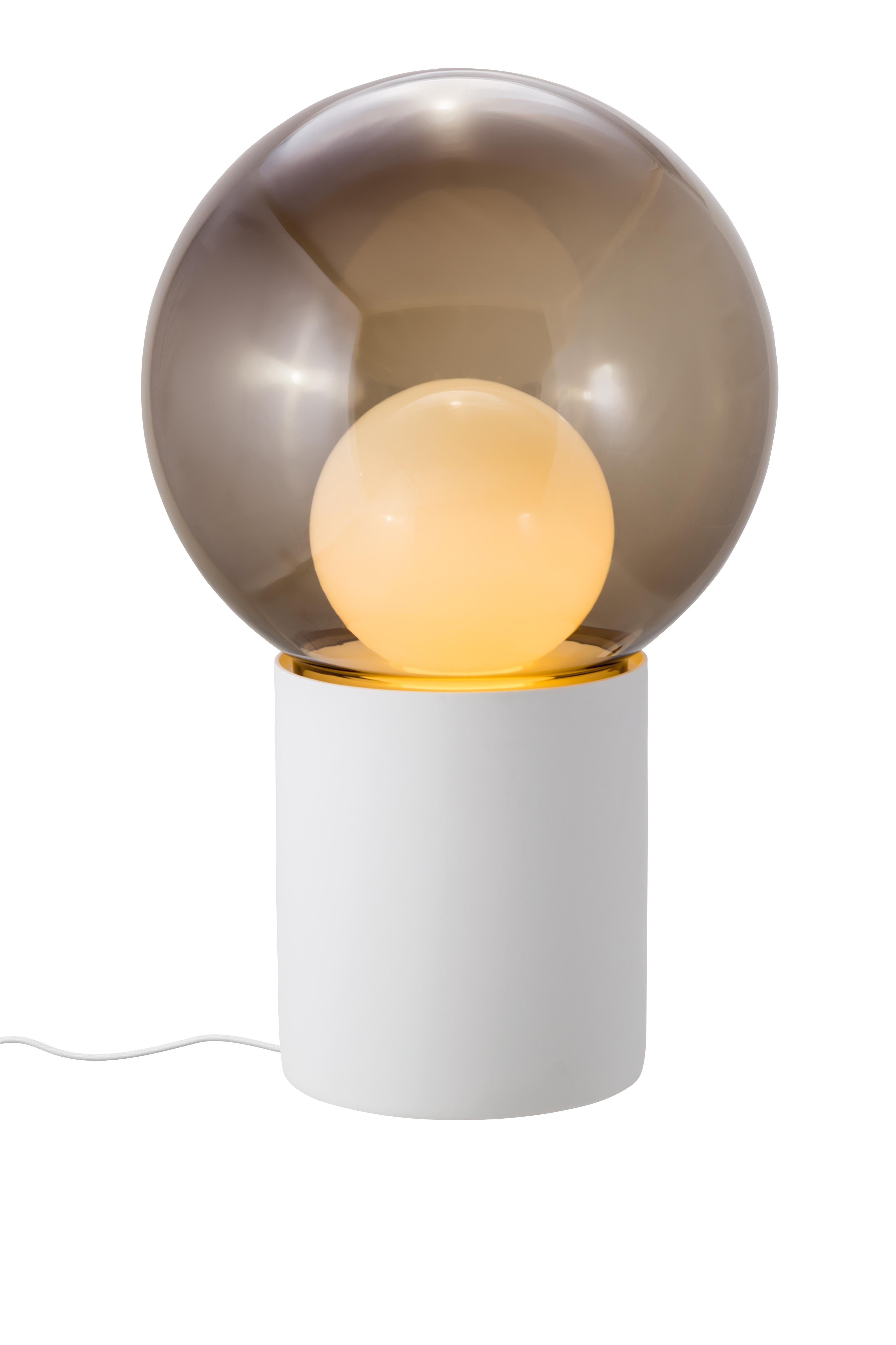 Lámpara de pie Boule High Smoky Grey Opal White Black by Pulpo Posmoderno en venta