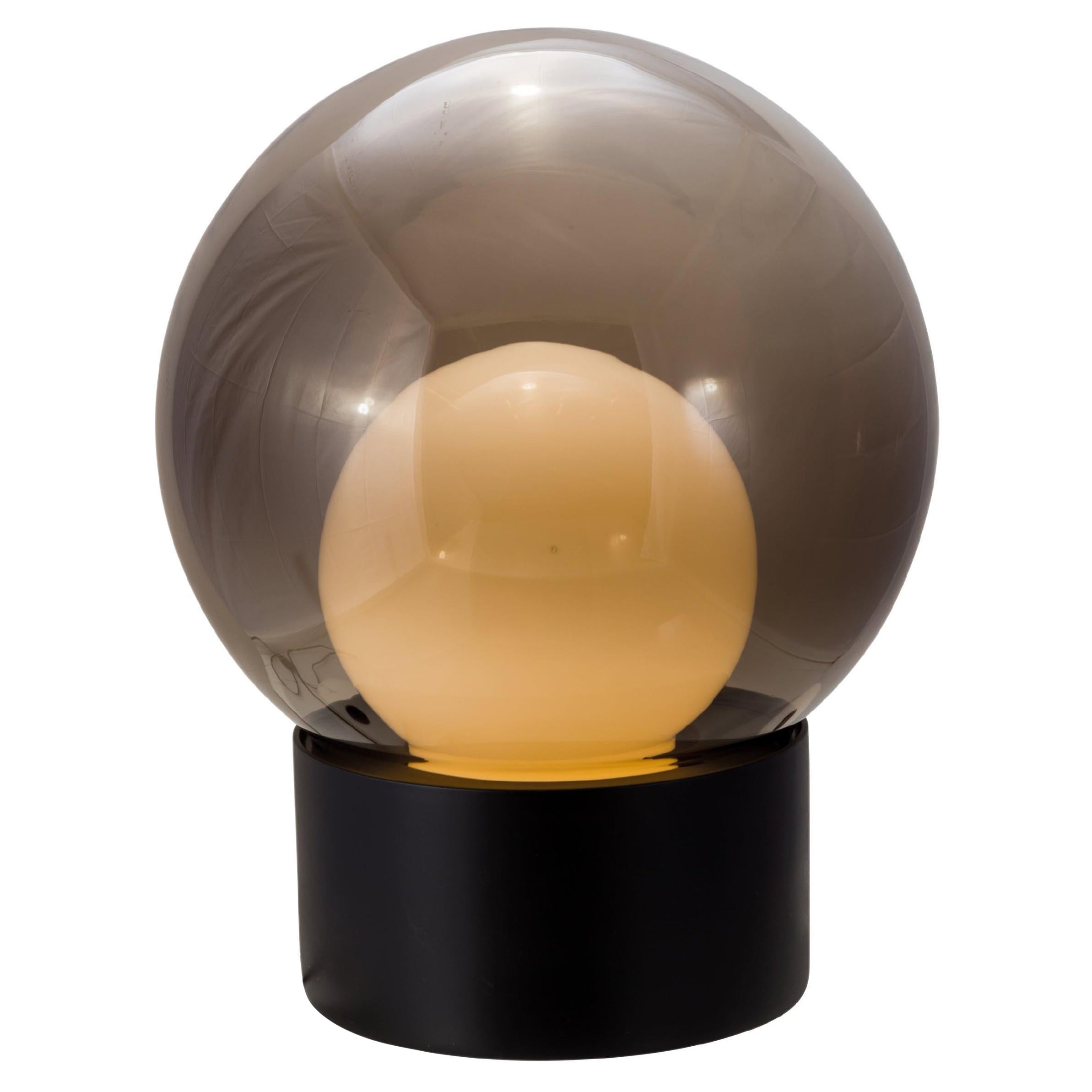 Lámpara de pie Boule Medium Smoky Grey Opal White Black by Pulpo