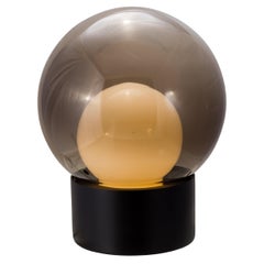 Lampada da terra Boule Medium Smoky Grey Opal White Black di Pulpo