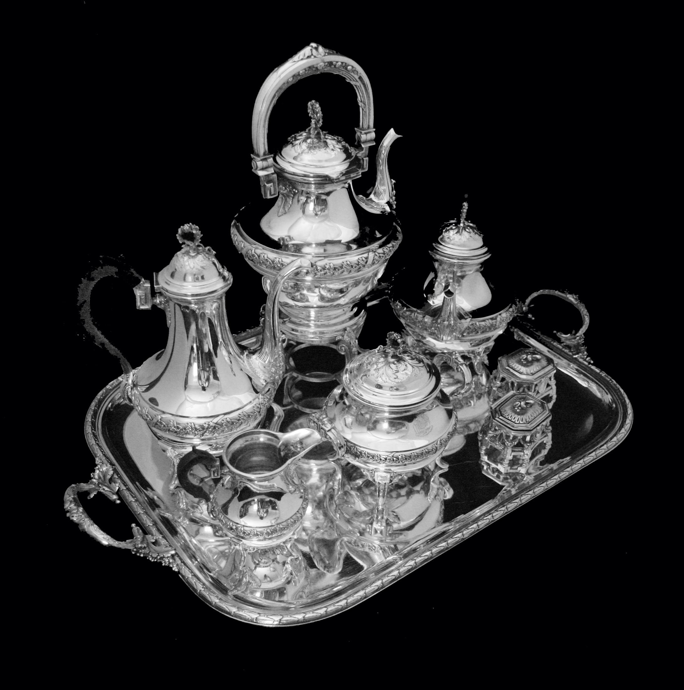 Direkt aus Paris, eine hervorragende 8-teilige 19. Jahrhundert Louis XVI Sterling Silber Tee-Set von einem der Frankreichs Premier Silberschmiede 