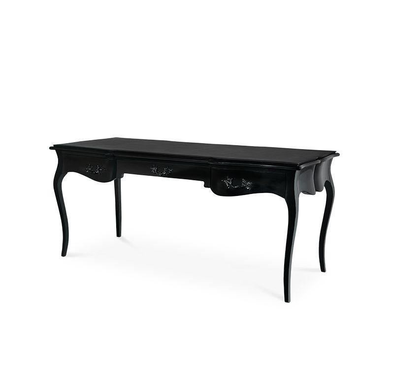 Boulevard is sometimes used to describe an elegantly wide road, such as those in Paris, approaching the Champs-Élysées. As a tribute to this characteristic Parisian road, Boca do lobo created Boulevard writing desk, a highly desirable classical
