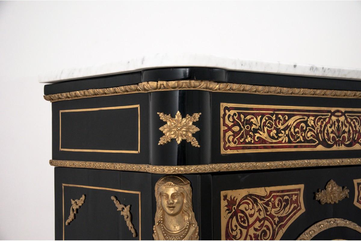 Antique Boulle chest from the end of the 19th century.

Very good condition.

Year: circa 1870

Origin: France.