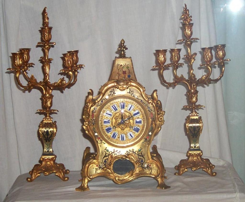 Very nice boulle clock set, need to be cleaned 