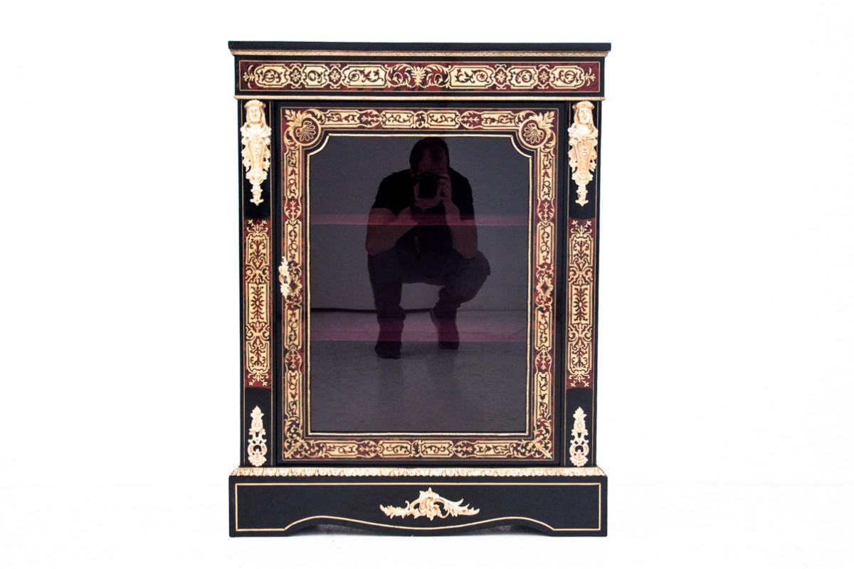 Boulle style Napoleon III original display case from France from circa 1870.
Very good condition, after professional renovation in Boulle restoration workshop in Cracovia. 

Dimensions H 107 cm x W 81 cm x D 31 cm.