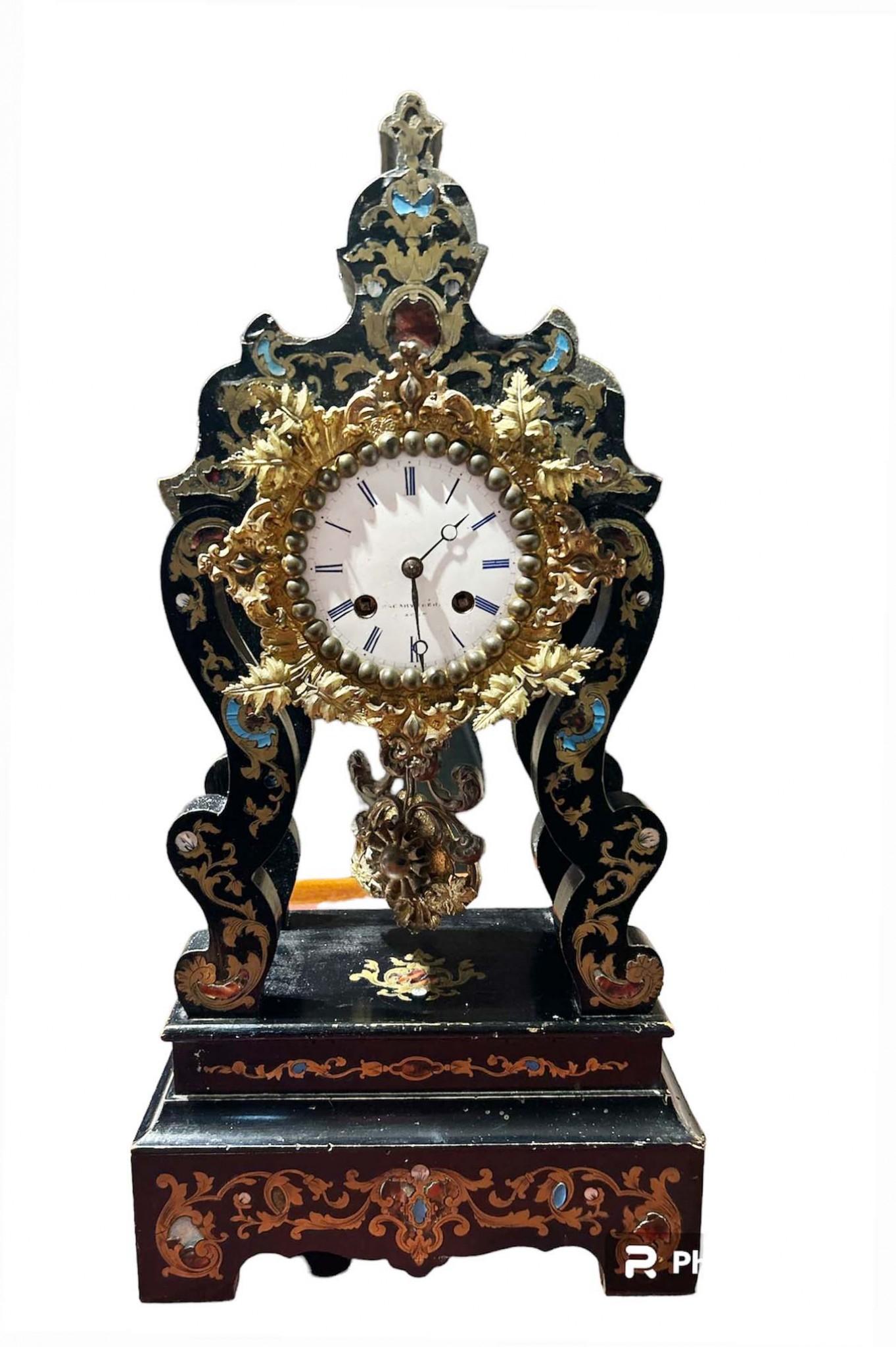 Gorgeous French antique mantle clock in the Boulle manner
Cut little clock we date to circa 1890
Love the Boulle inlay work with brass overlaid over ebony and tort
Ormolu is well cast and original patina
Purchased from a dealer on March Biron at