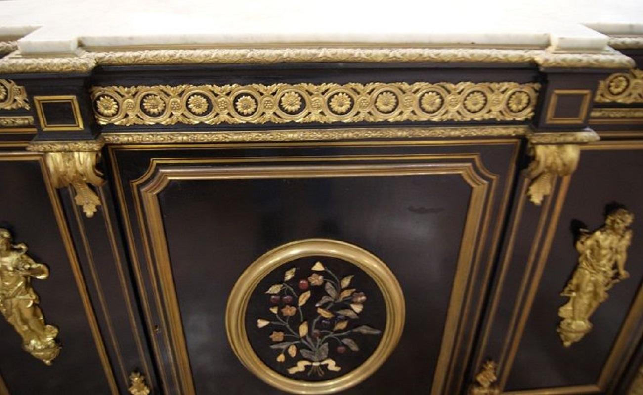 Boulle-Style Sideboard with Rich Bronze Appliques and Hard Stone Inlays In Excellent Condition For Sale In Barletta, IT
