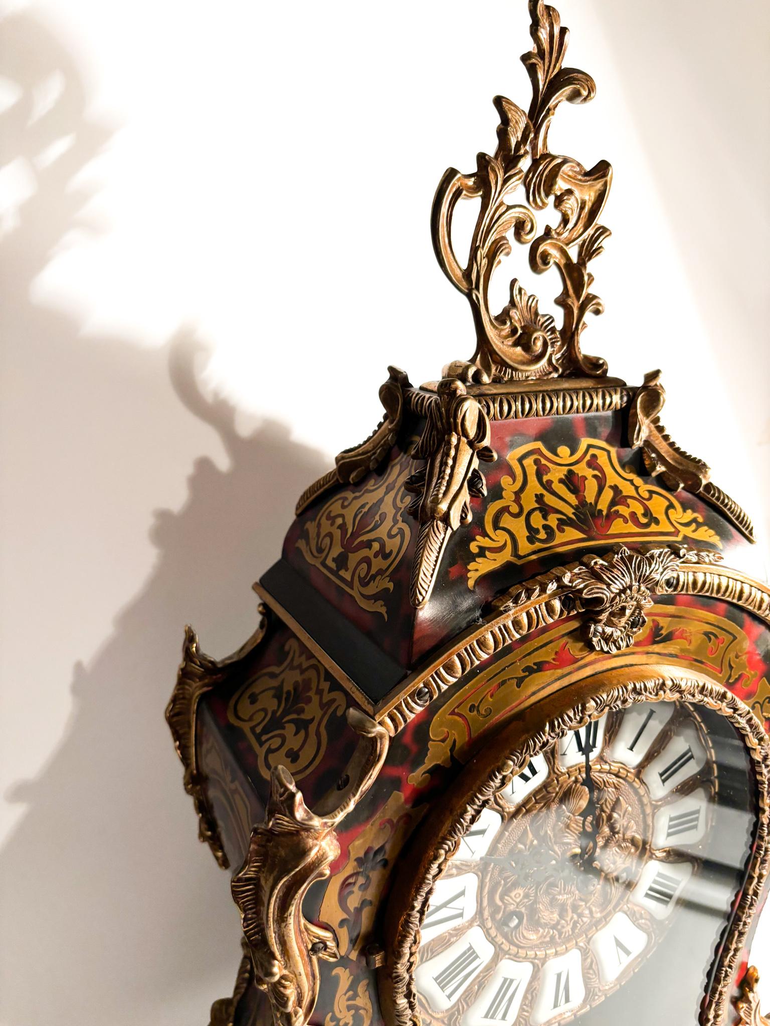 French Boulle ta Table Clock in Wood and Brass from the Second Half of the 20th Century For Sale