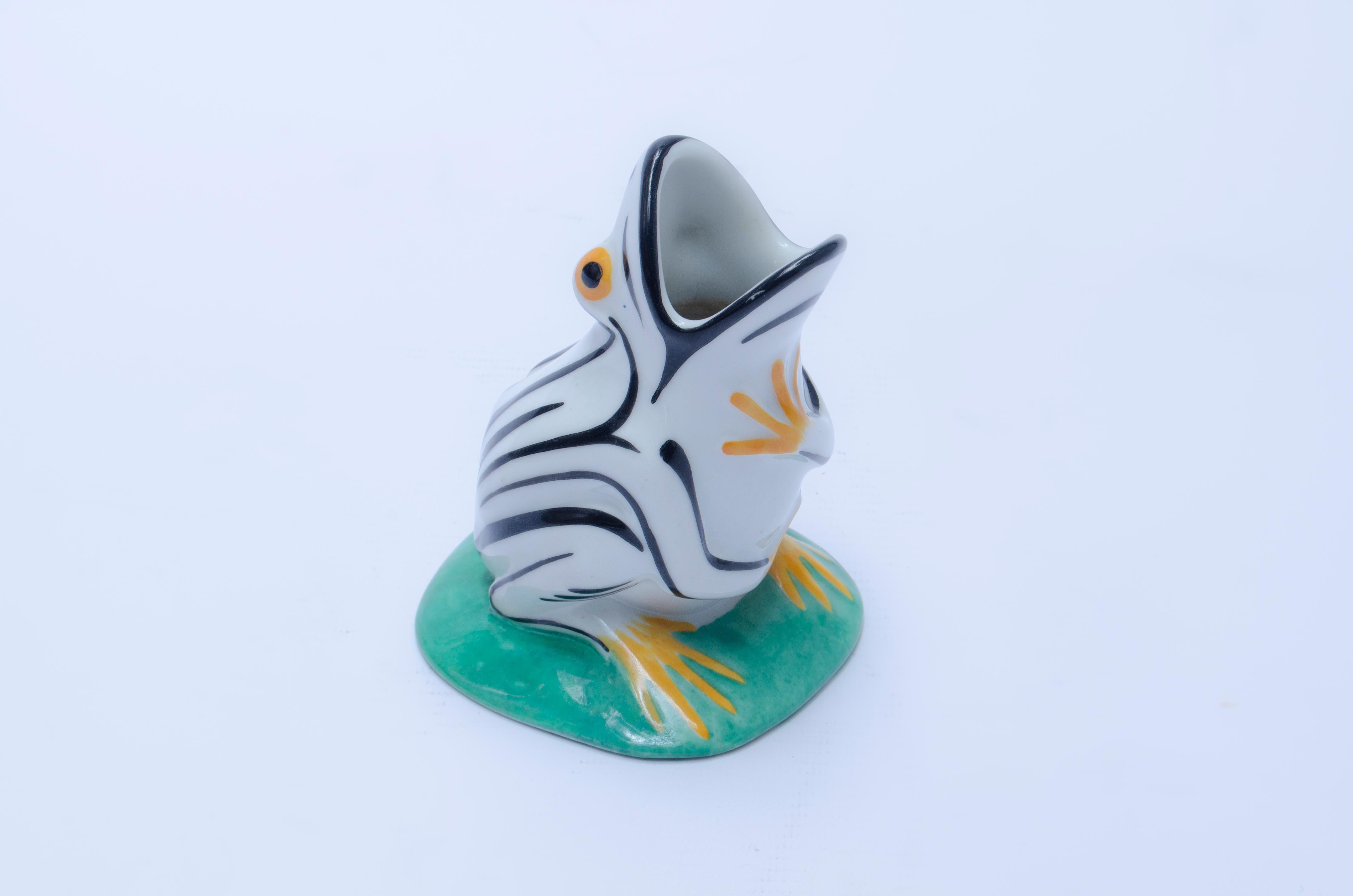 Bouque-Halter aus Keramik mit Frosch von Edouard Marcel Sandoz (Art déco) im Angebot