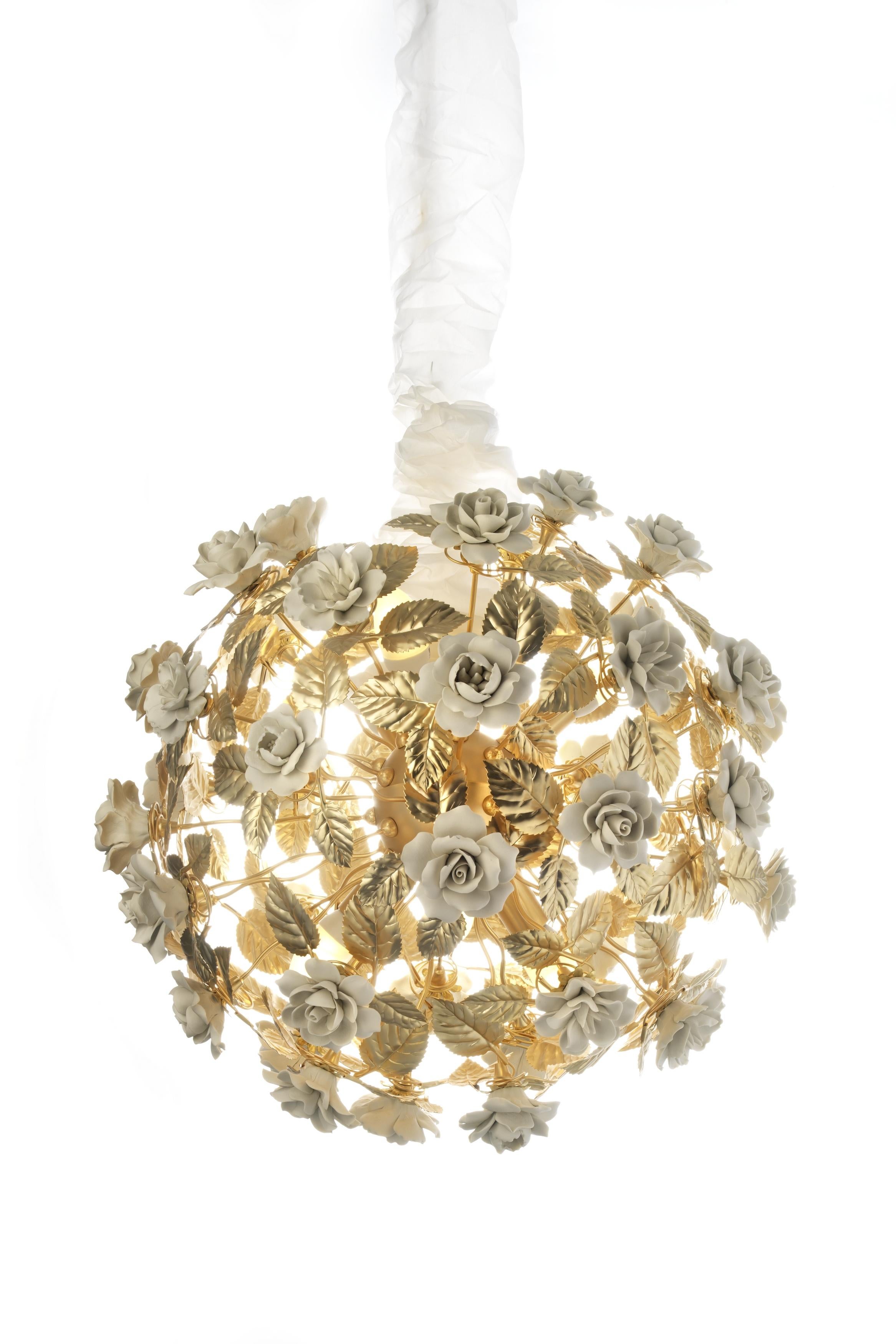 Artigianato storico e qualità Made in Italy

Villari è uno storico marchio italiano di porcellane e decorazioni di lusso, fondato nel 1967. 

I lampadari Villari, come quelli a 6 luci, sono 