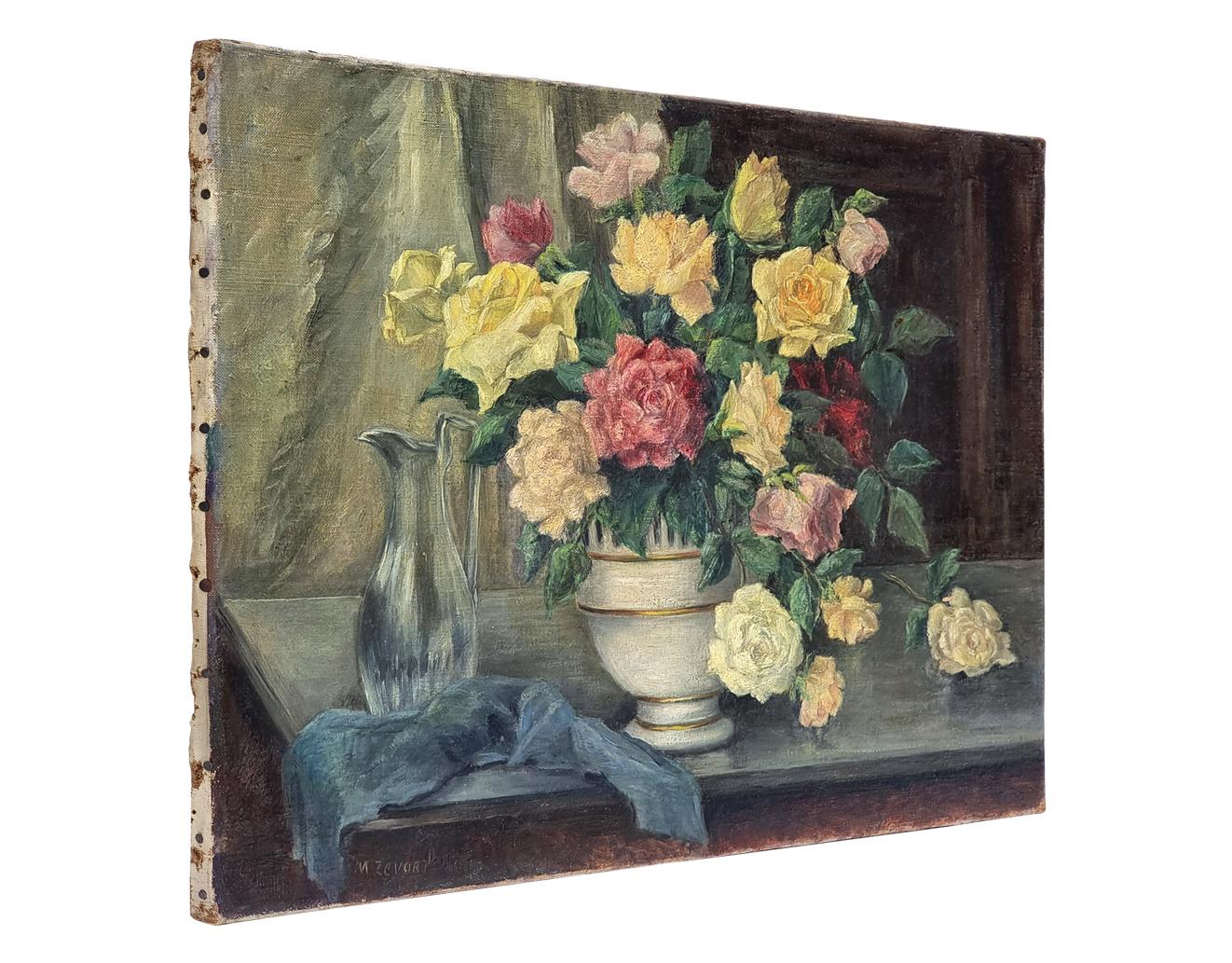 Pretty still life composed of a bouquet of roses in shimmering colors presented in a pretty vase, accompanied by a transparent glass pitcher and a fabric placed on the table. This oil on canvas is signed M. Zevort, artist from the beginning of the