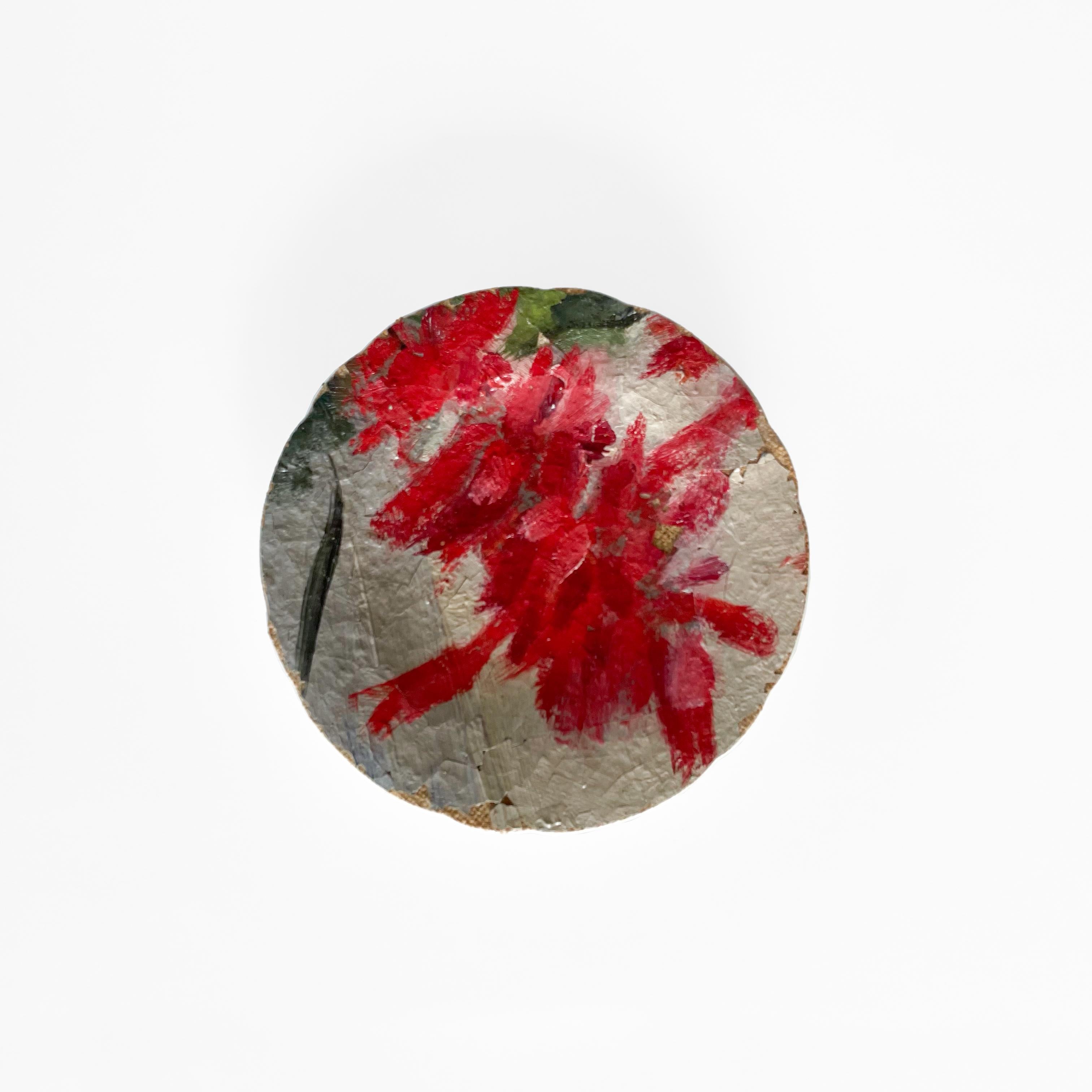 „Bouquet mit roter Salvia“ – Installation von Keramiktellern und Öl auf Leinwand im Angebot 2
