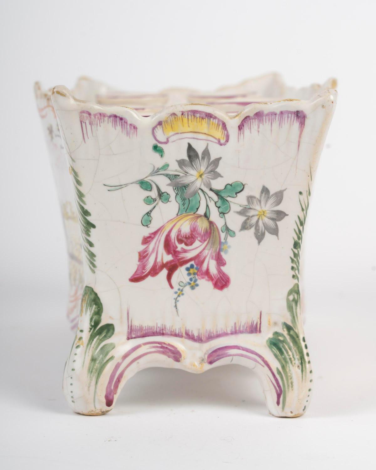 Bouquetière, un vaso di porcellana del XVIII secolo. In condizioni buone in vendita a Saint-Ouen, FR