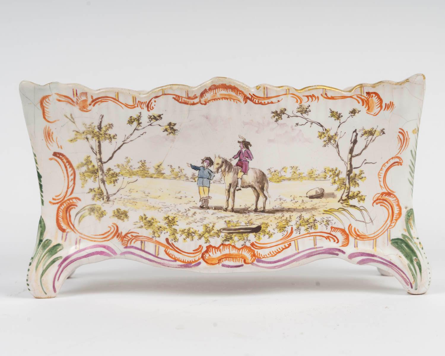 Fino al XVIII secolo Bouquetière, un vaso di porcellana del XVIII secolo. in vendita