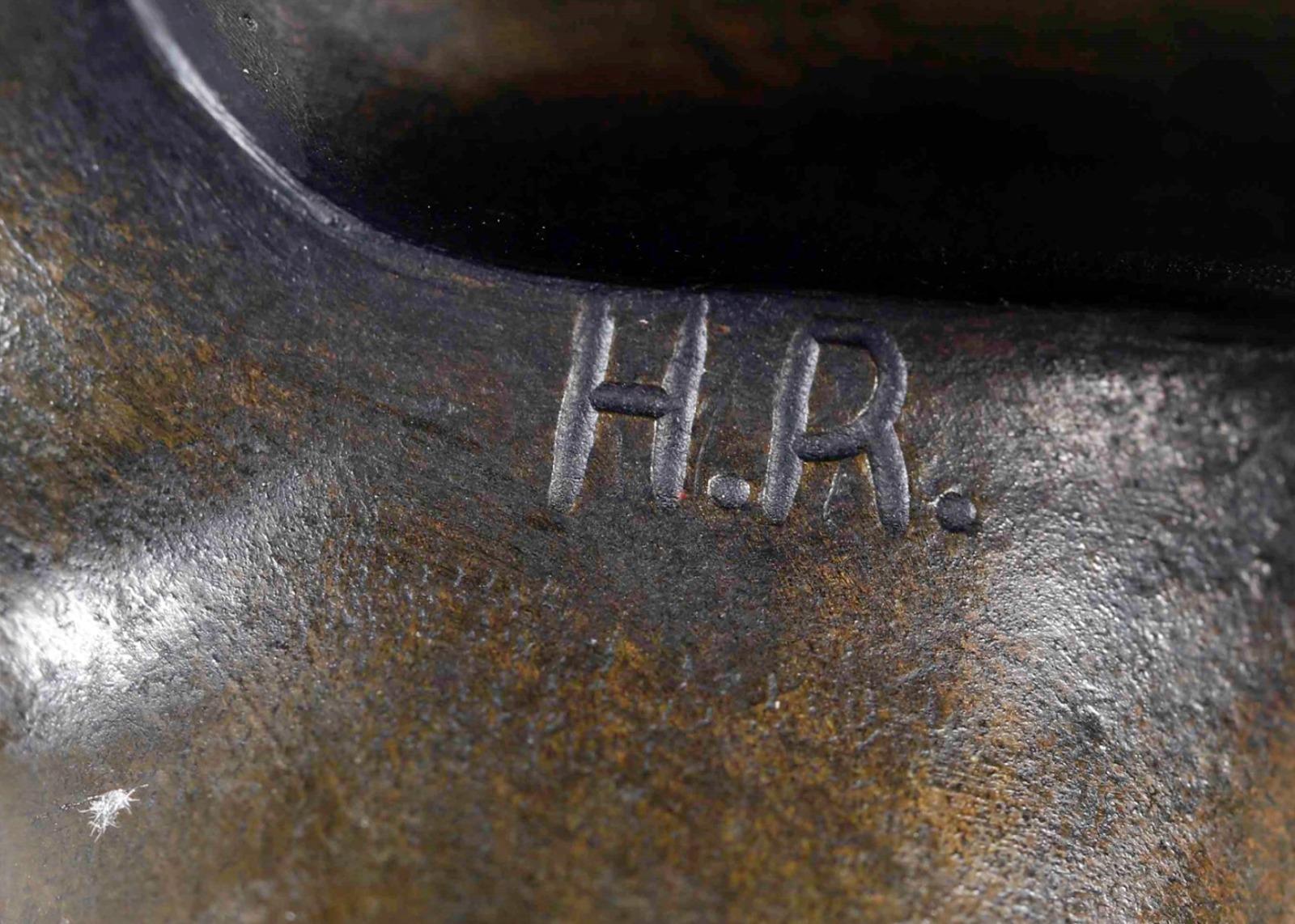 Gladiateur bourgeois. 
Sculpture en bronze, signée HR
Début du 20e siècle
H : 26
très bonne condition