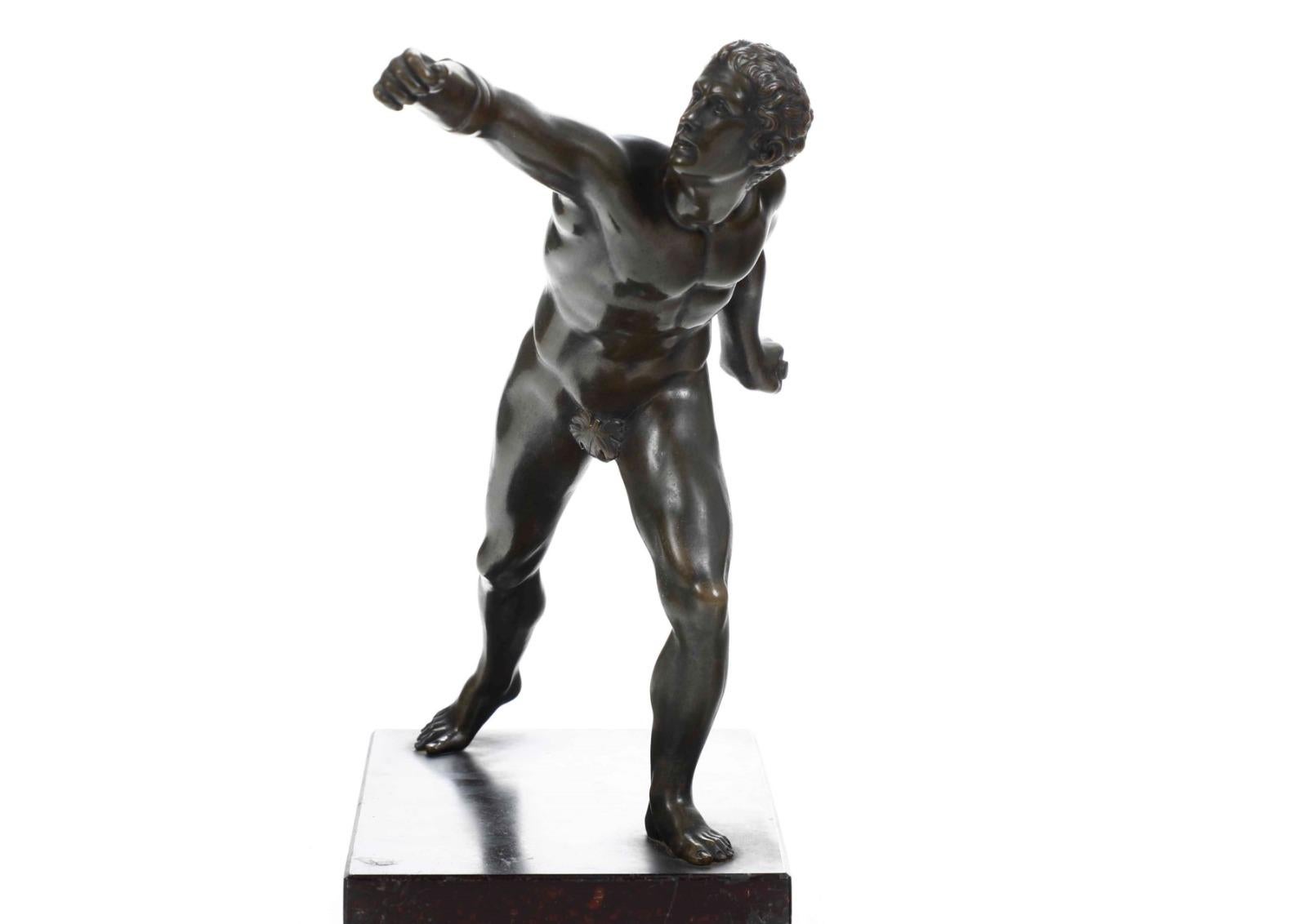 Moderne Gladiateur bourgeois.  Sculpture en bronze, signée HR Début du 20e siècle