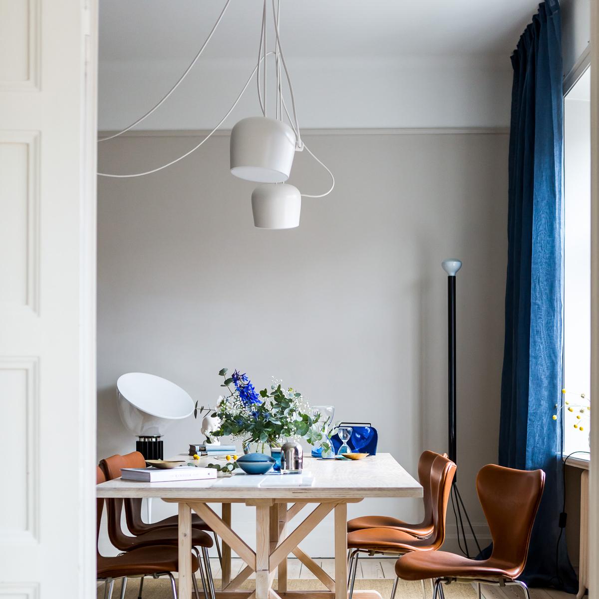 Petite suspension lumineuse moderne Bouroullec blanche à câblage rigide en forme d'objectif, pour FLOS en vente 9