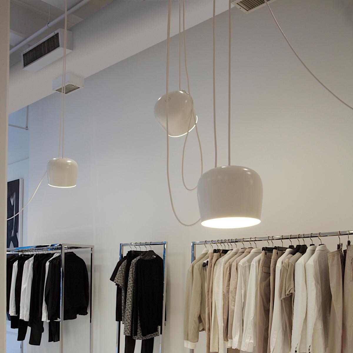 italien Petite suspension lumineuse moderne Bouroullec blanche à câblage rigide en forme d'objectif, pour FLOS en vente