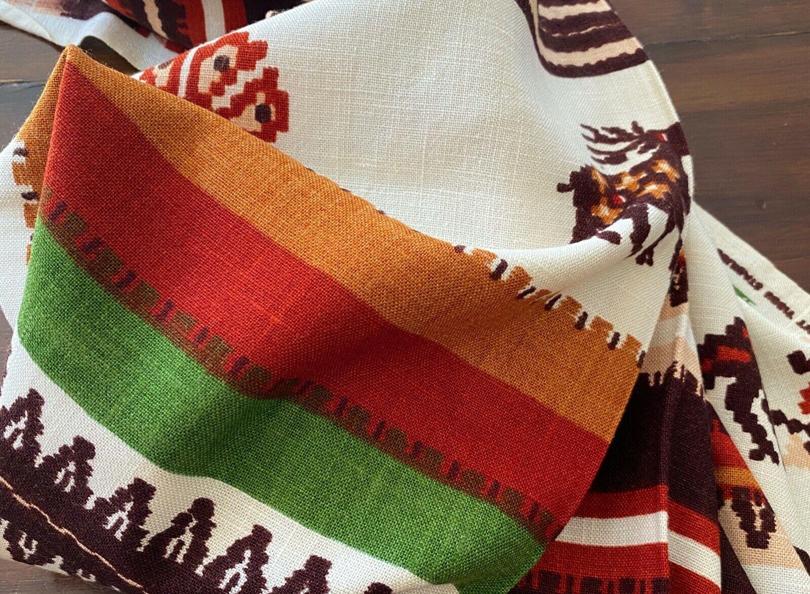 Boussac France Leinenmischung Dorado Textil, Rot, Weiß, Grün, Braun, 1970er Jahre. Ungefähr vier laufende Meter eines reizvollen Drucks auf weichem Leinen von Boussac. Es ist wunderschön drapiert und die Farben sind hell und schön. Der Zustand ist