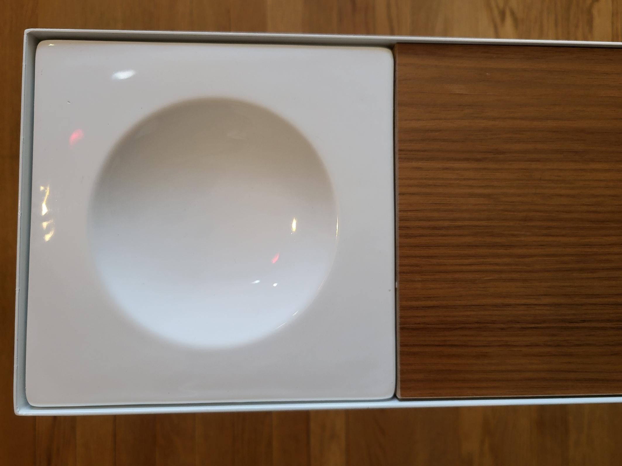 Moderne Bout de canapé Robin Day par Habitat International en métal laqué blanc et bois en vente