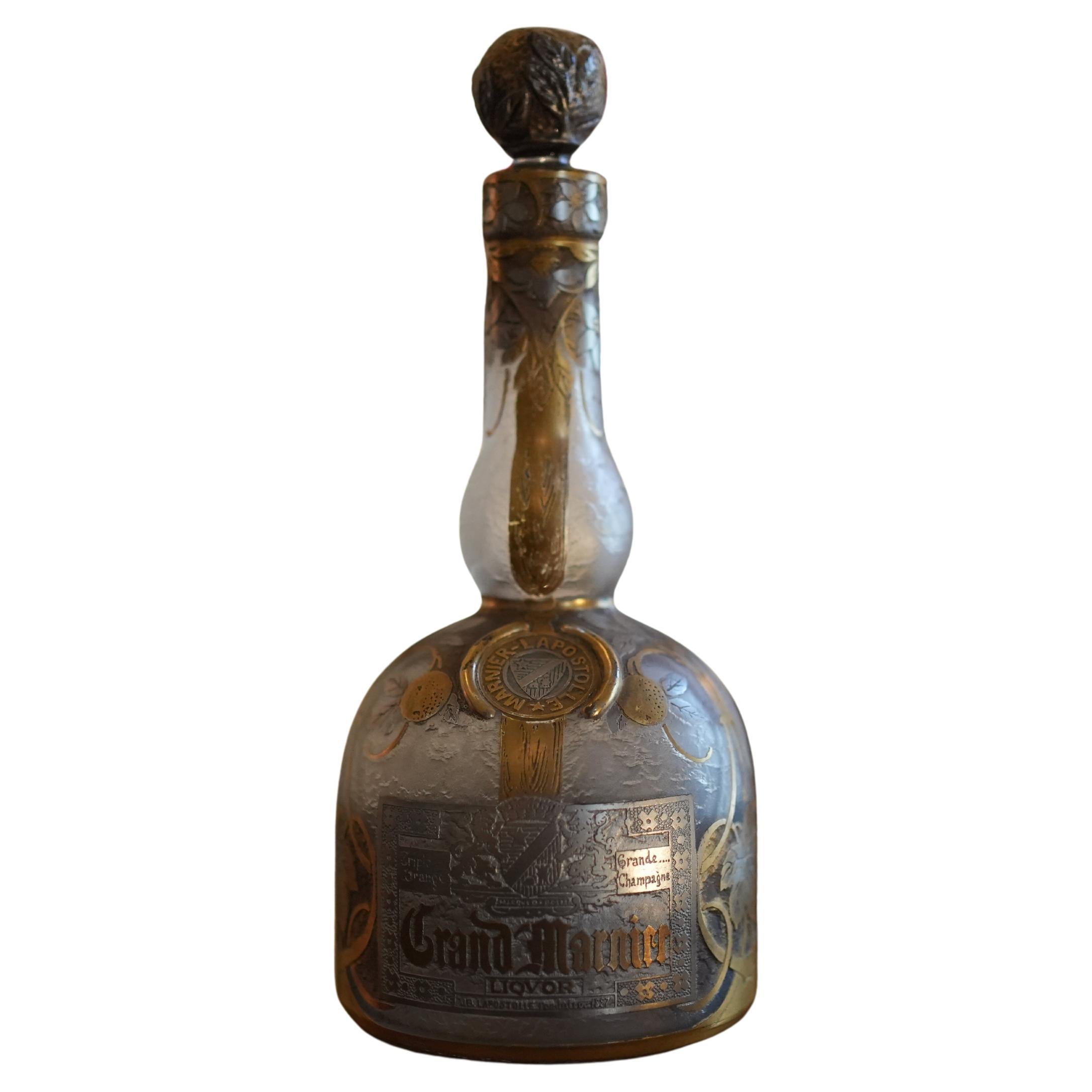 Bouteille Grand Marnier en verre gravé à l'acide par Daum nancy non signée For Sale