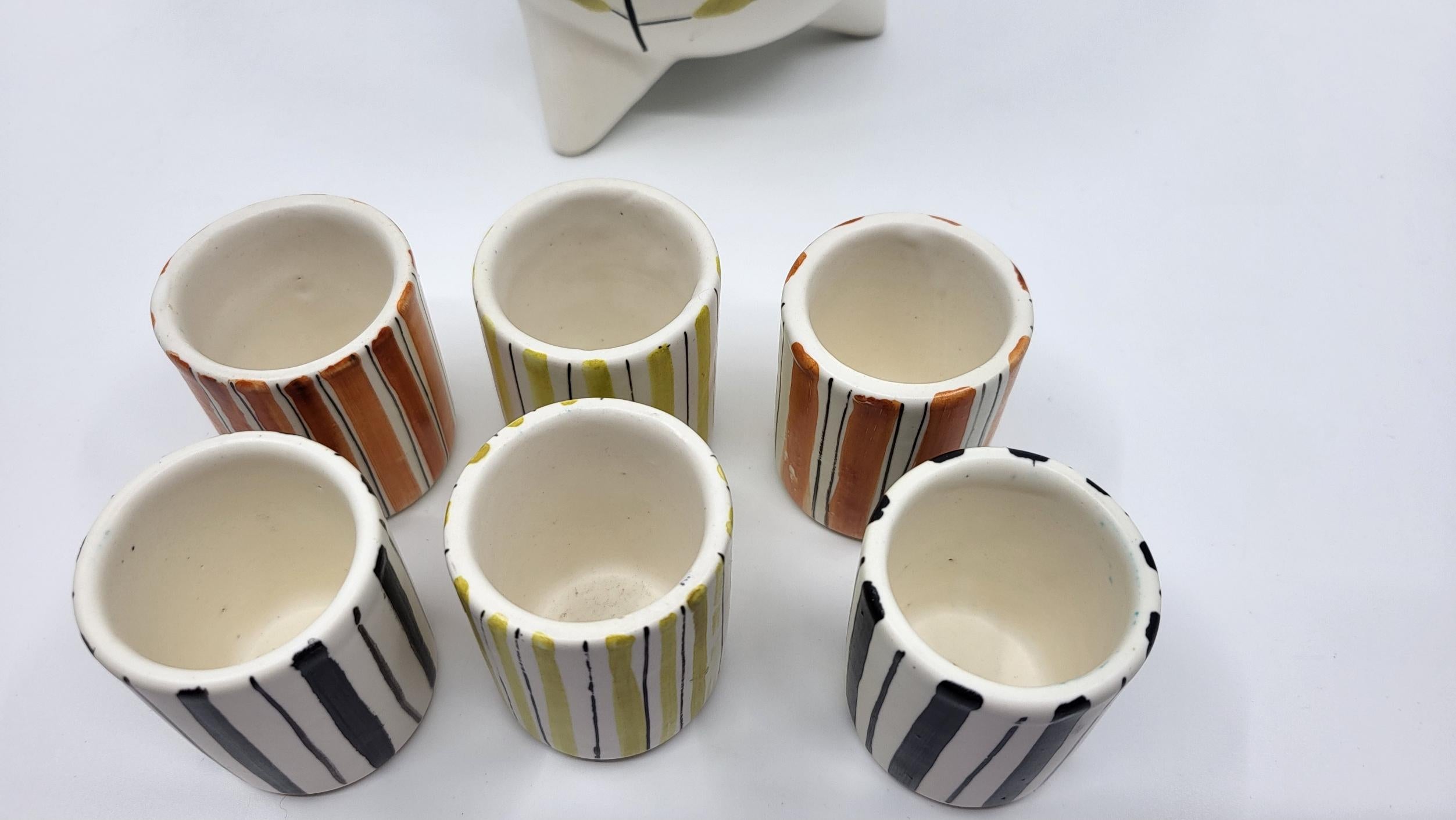 Bouteille et godets de Roger Capron en céramique Francaise French Riviera 1950 en venta 1