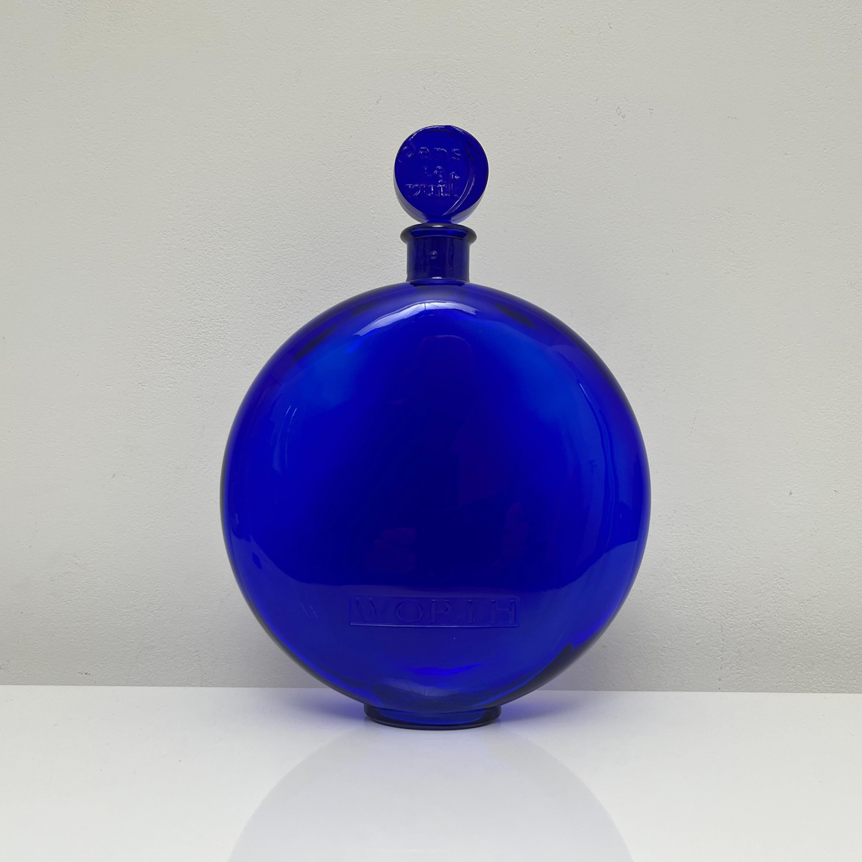 Flacon de parfum Worth Dans la Nuit Rene Lalique bleu cobalt 1 LITRE Bon état - En vente à PONT-AUDEMER, FR