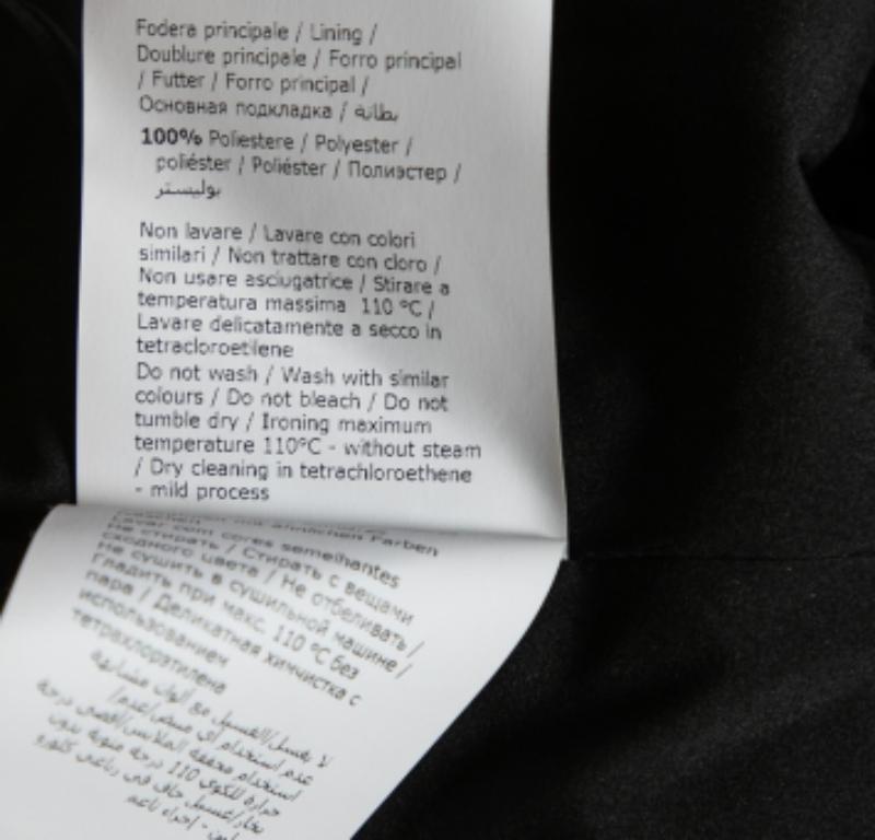 Boutique Moschino Bata de crepé negra con cuello redondo y detalle de lazo S en venta 1