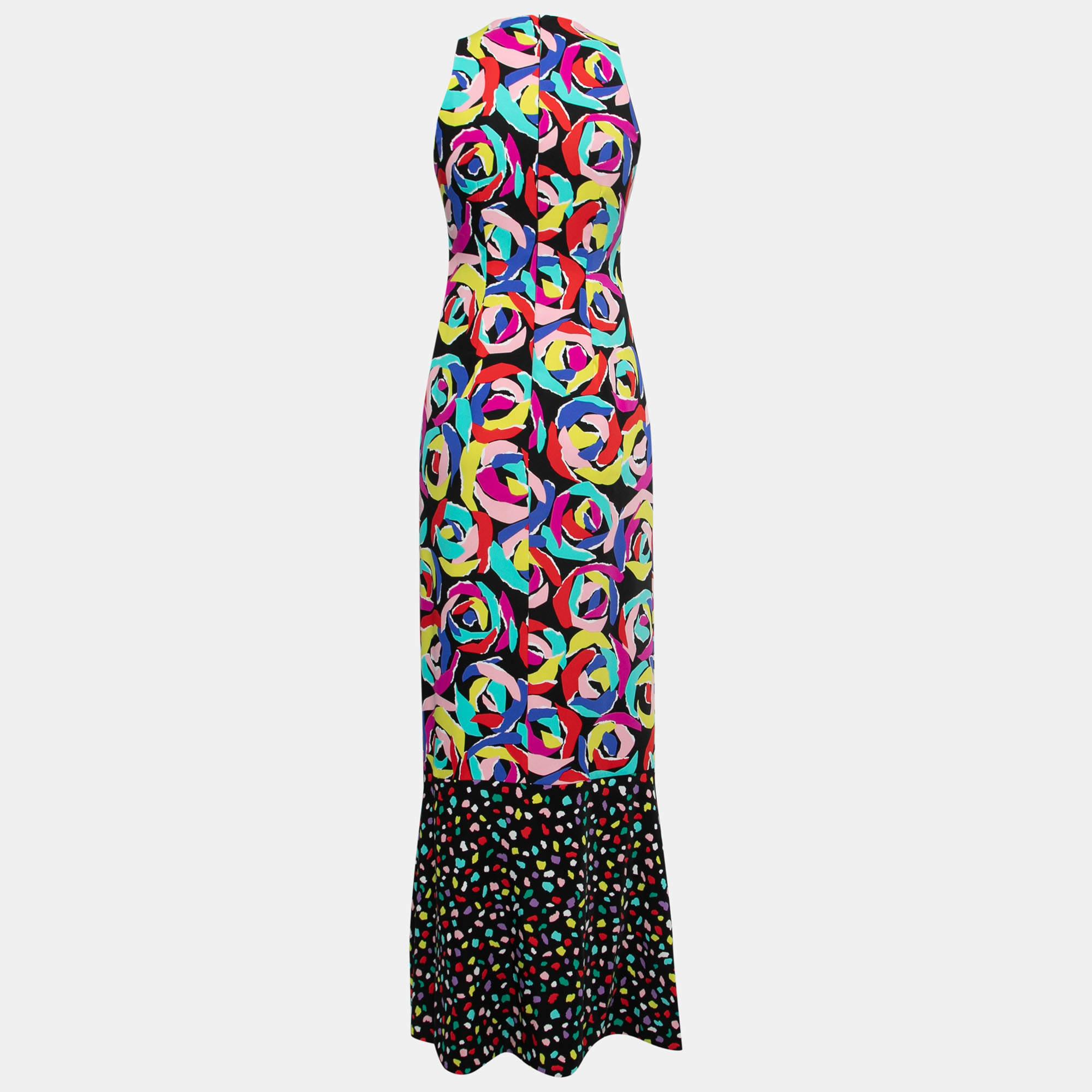 Make a luxe fashion statement by wearing this designer dress. It is tailored using fine fabric into a flattering silhouette.