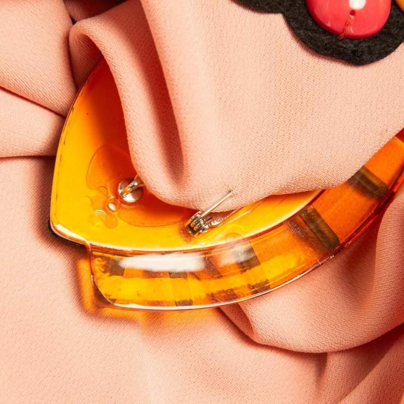 Boutique Moschino Vestido de crepé con apliques de broche rosa S en Bueno estado para la venta en Dubai, Al Qouz 2