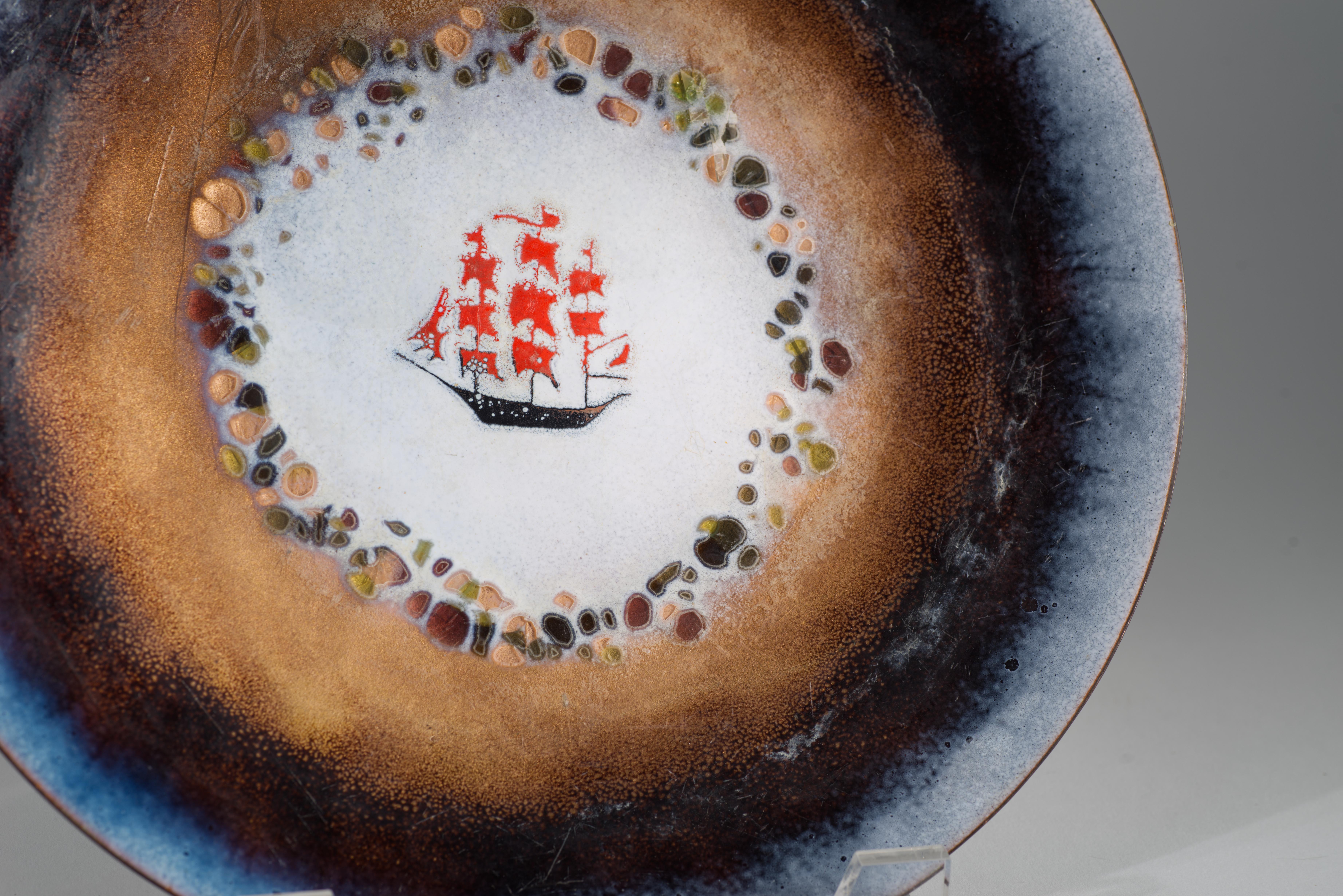 Bol en émail Bovano pour le Metropolitan Club décoré de bateaux, 1969 en vente 1