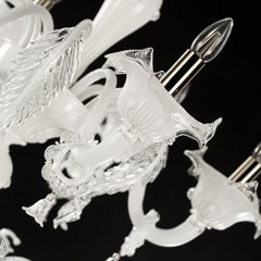 Klassischer klassischer Kronleuchter mit 12+6 Armen und zwei Reihen aus weißem Muranoglas Bovary von Multiforme