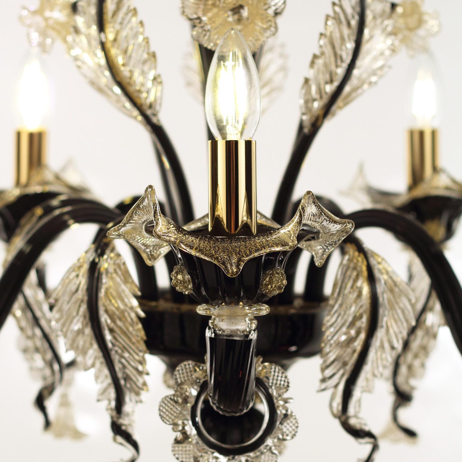 Luxus-Kronleuchter im venezianischen Stil mit 5 Armen aus schwarzem und goldenem Muranoglas von Multiforme (Sonstiges) im Angebot