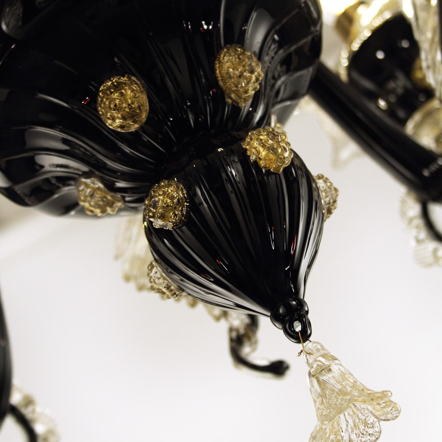 Luxus-Kronleuchter im venezianischen Stil mit 5 Armen aus schwarzem und goldenem Muranoglas von Multiforme im Zustand „Neu“ im Angebot in Trebaseleghe, IT