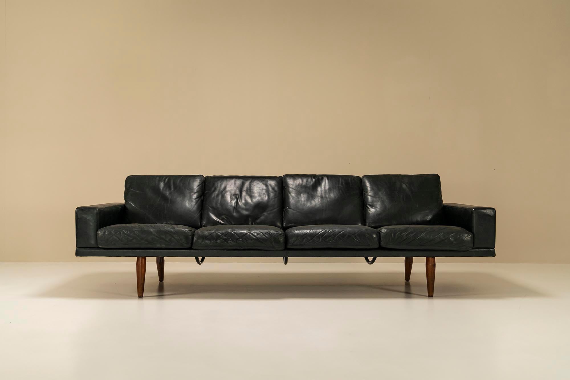 These Bovenkamp sofa and lounge chair from the 1960s embody a refined and enduring design aesthetic. This matching set showcases meticulous craftsmanship and understated elegance.

Wrapped in black leather, the material has developed a tasteful