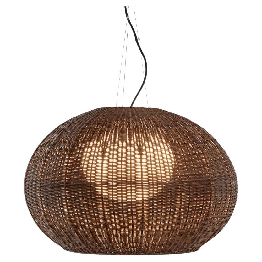 The Garota Large Pendant Light by Bover combines elegance with warmth. Its handwoven synthetic fiber shade casts a soft play of light and shadow, while the natural tones add texture and depth. Supported by a sleek metal frame, this pendant is