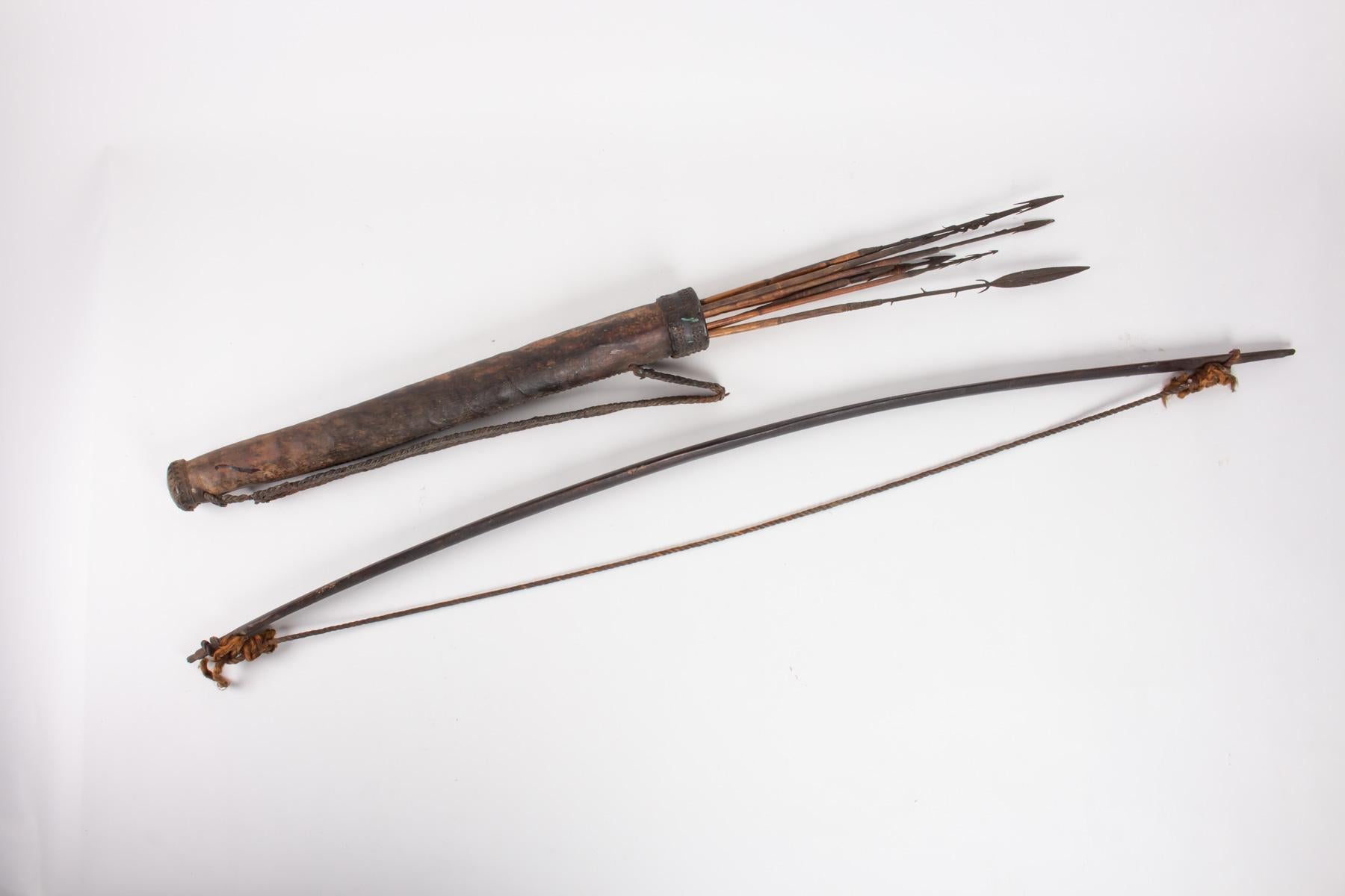 Bow and Arrows of South America, Antiquity of the 19th Century, 6 Arrows In Good Condition In Saint-Ouen, FR